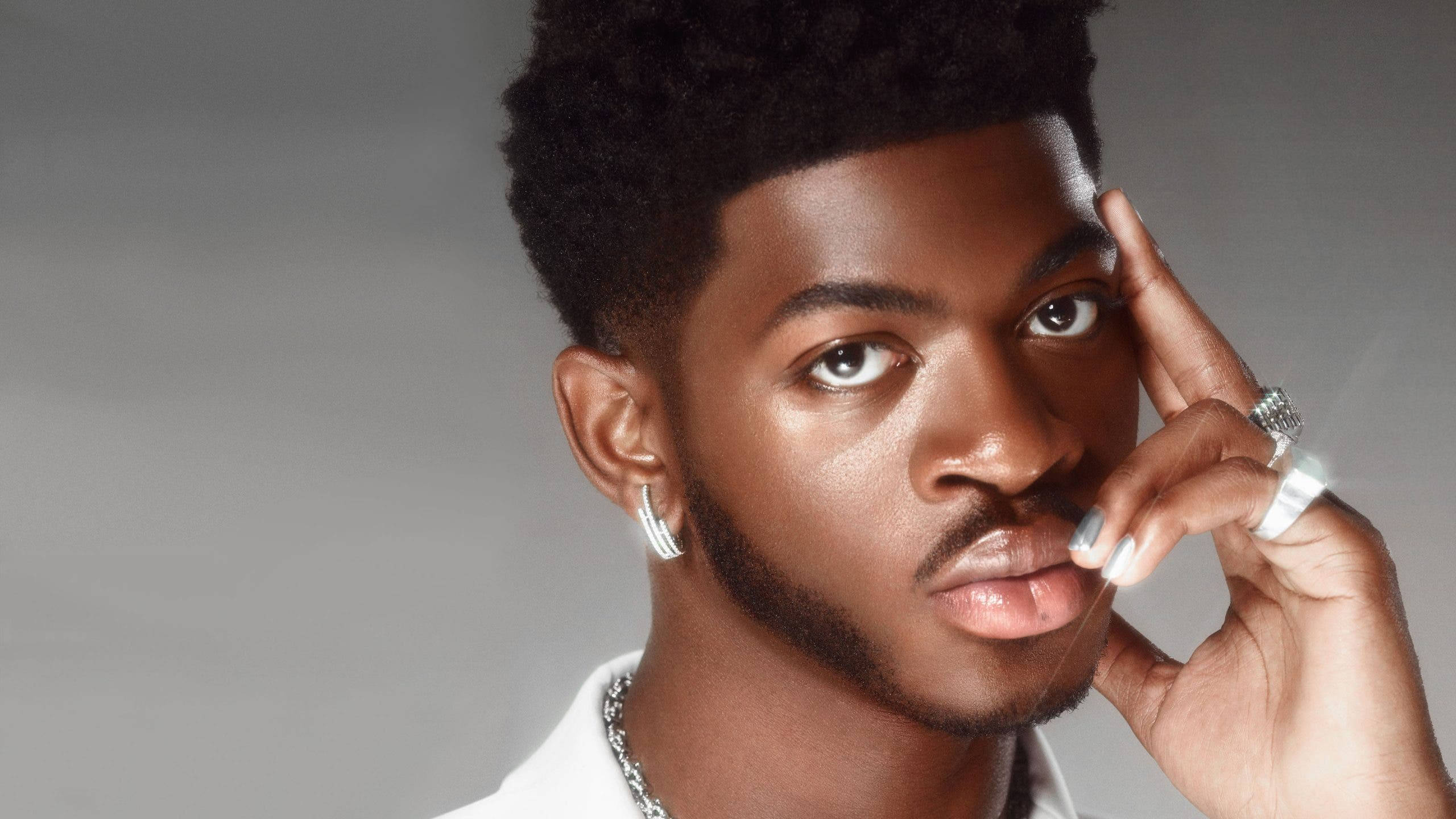 Lil Nas X, afro hair, silver jewelry, 2K Desktop Wallpaper