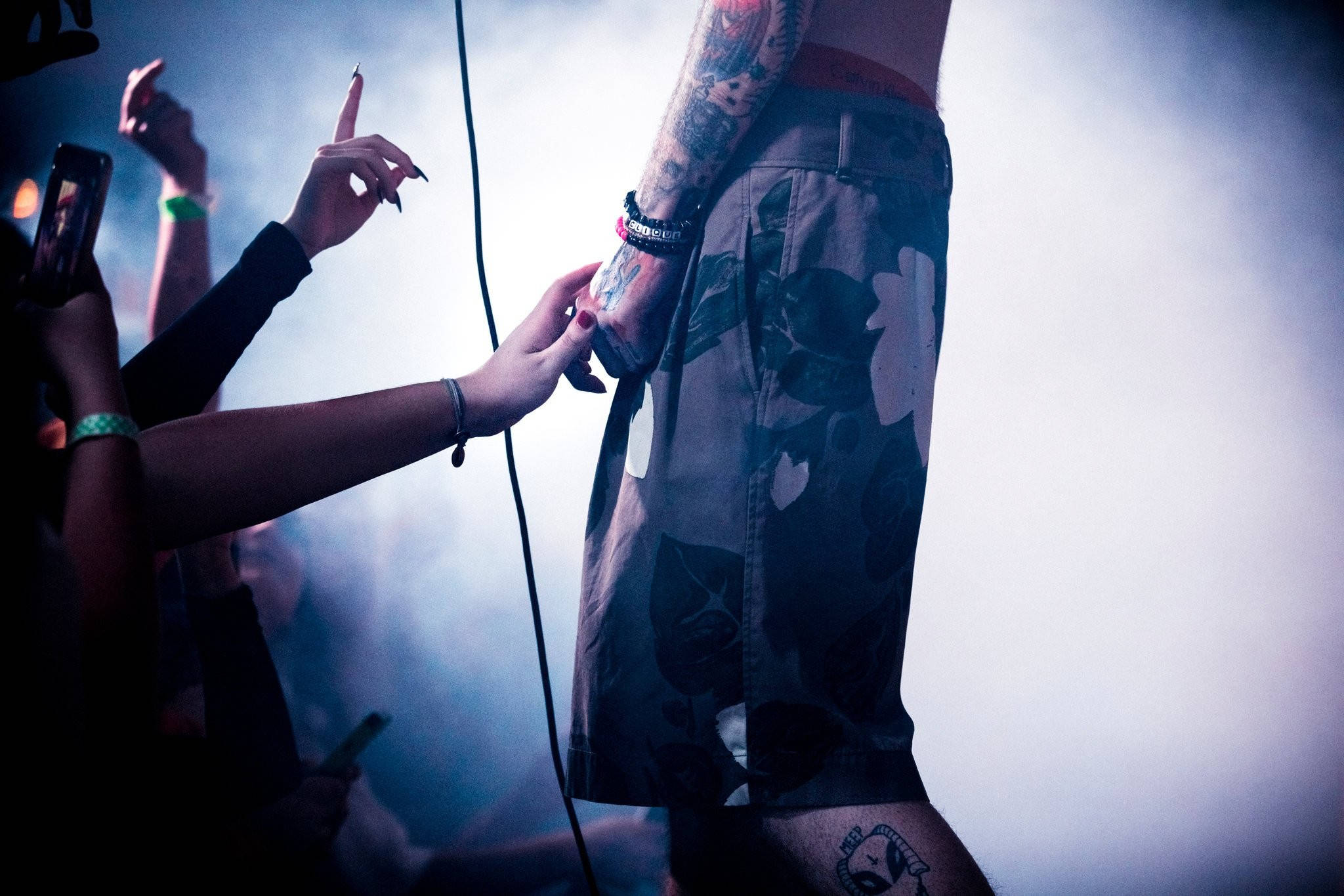 Lil Peep, tattooed concertgoer, smoky haze, Full HD Desktop Wallpaper