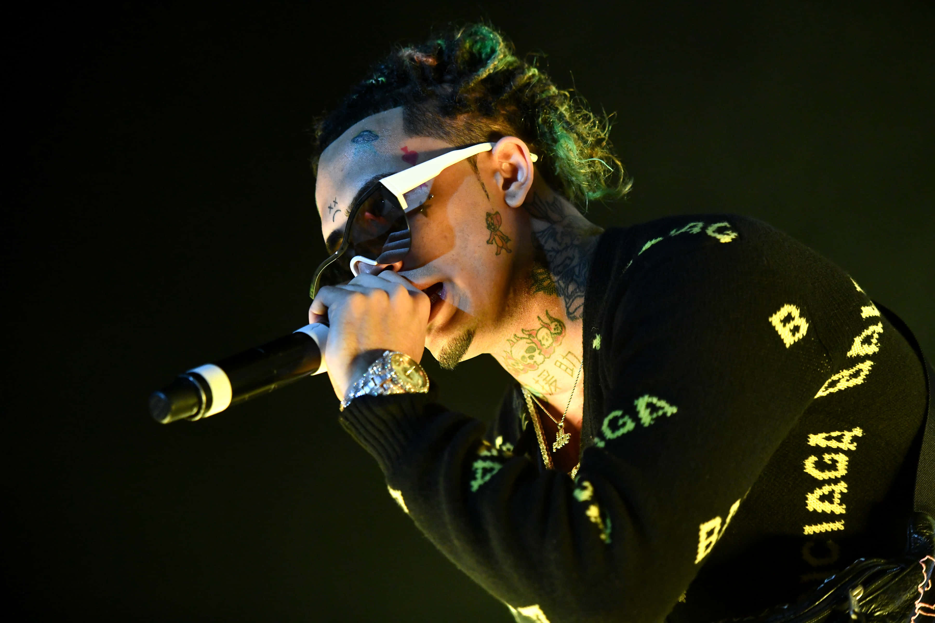 Lil Pump, white sunglasses, microphone, 2K Desktop Wallpaper