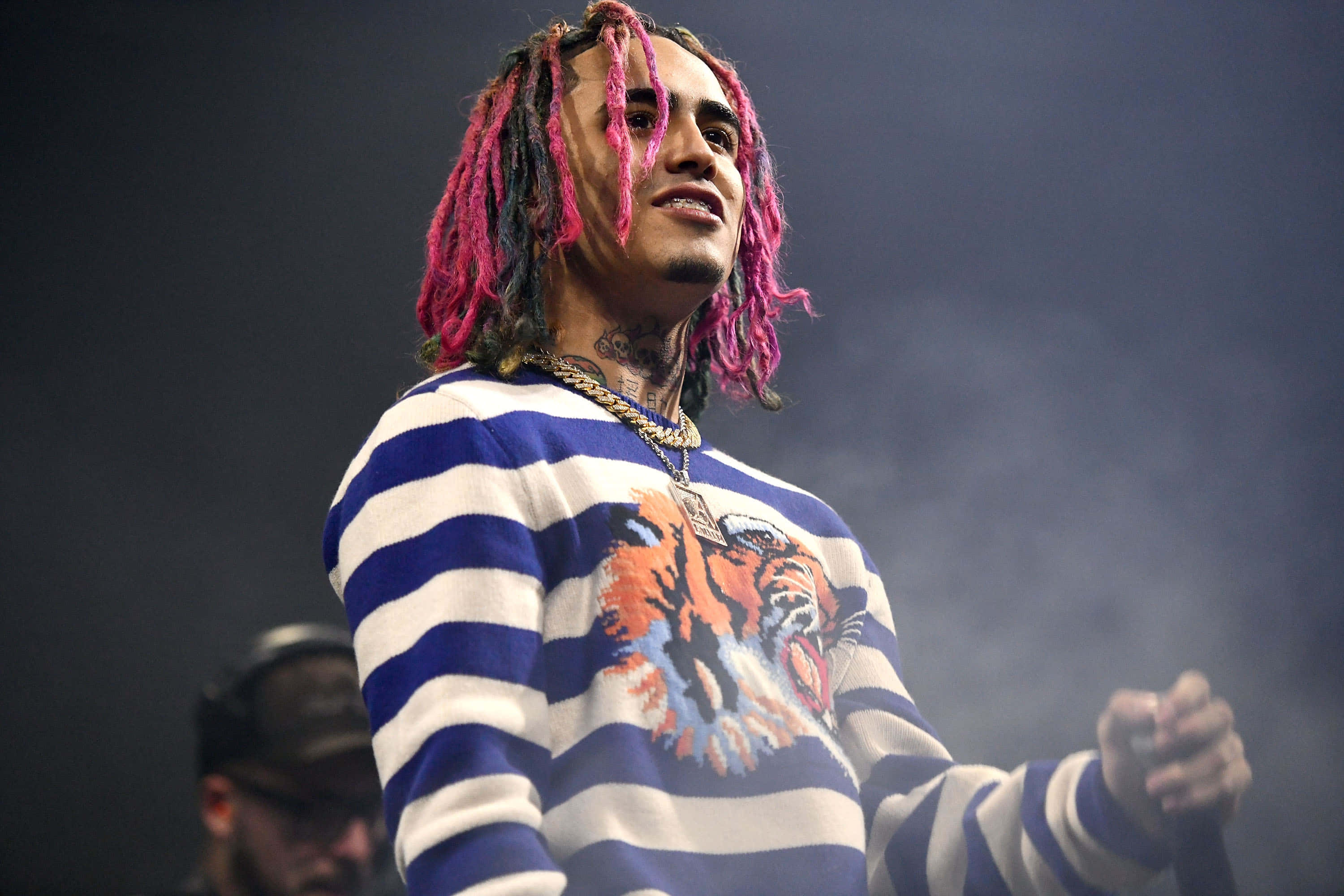 Lil Pump, pink dreadlocks, stage, 2K Desktop Wallpaper