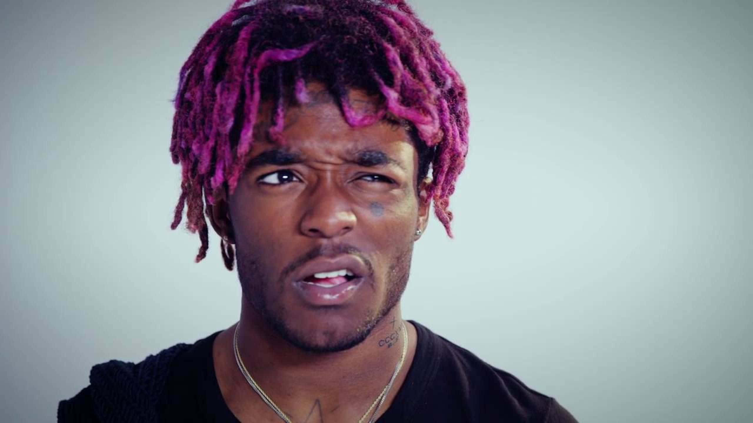 Lil Uzi Vert, vibrant pink dreadlocks, plain gray background, 2K Desktop Wallpaper
