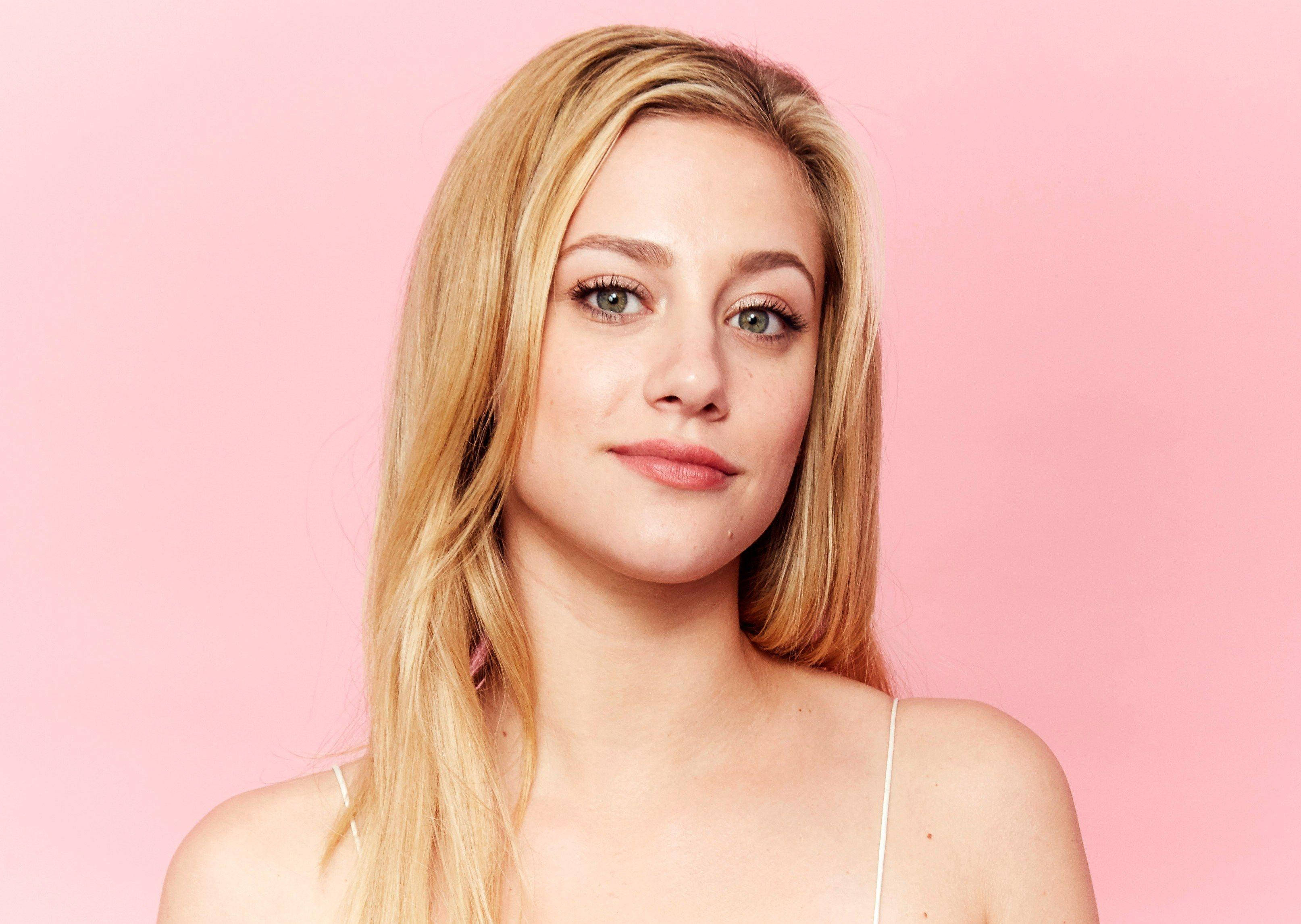 Lili Reinhart, pink, blonde hair, 2K Desktop Wallpaper