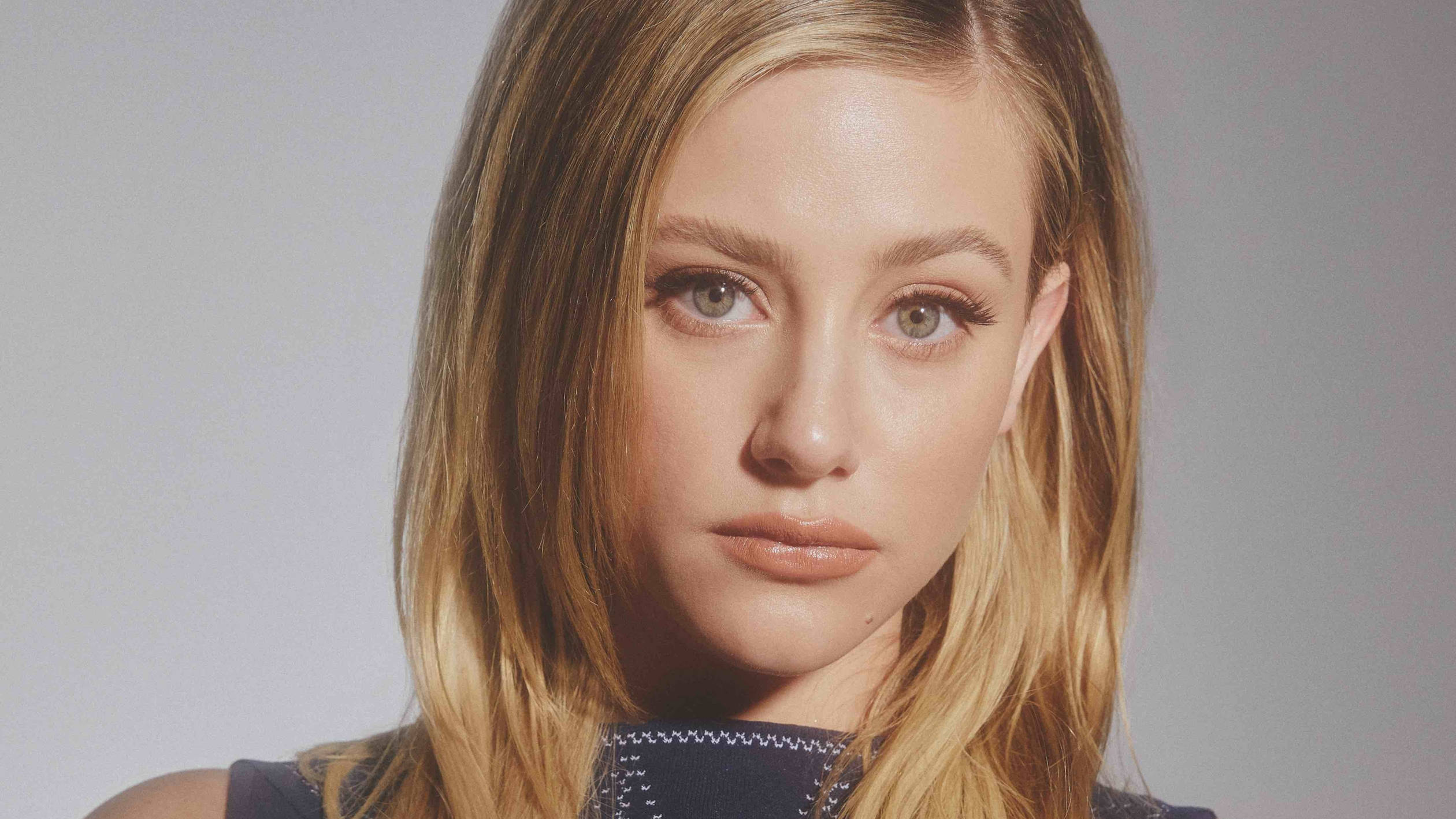 Lili Reinhart, bluish green eye color, blonde hair, Full HD Desktop Wallpaper