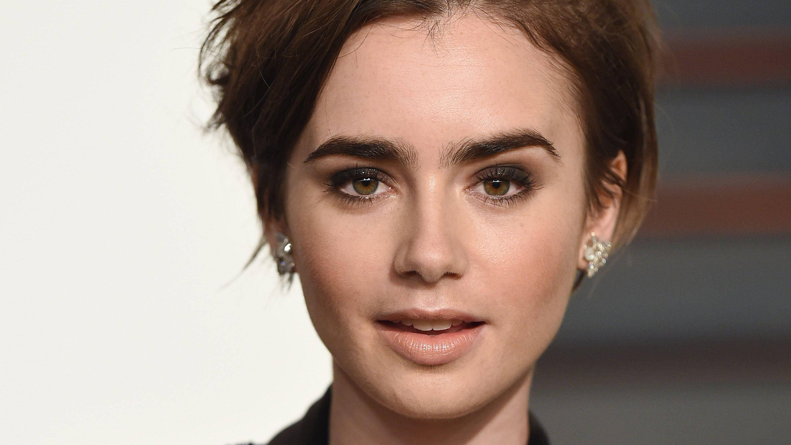 Lily Collins, boy cut hair, dark hair, 2K Desktop Wallpaper