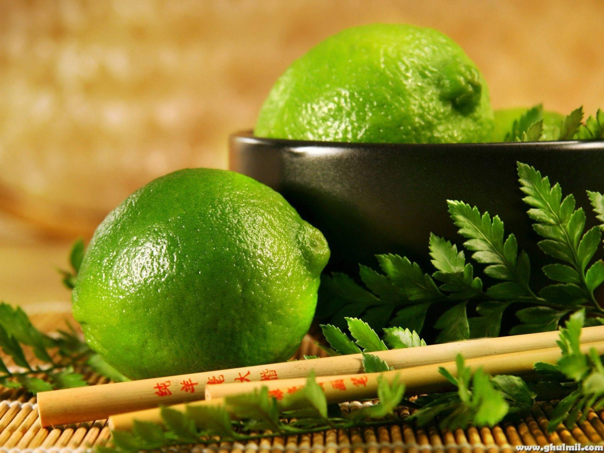 bowl of fresh lime citrus fruit, black bowl, fresh ferns, Full HD Desktop Wallpaper