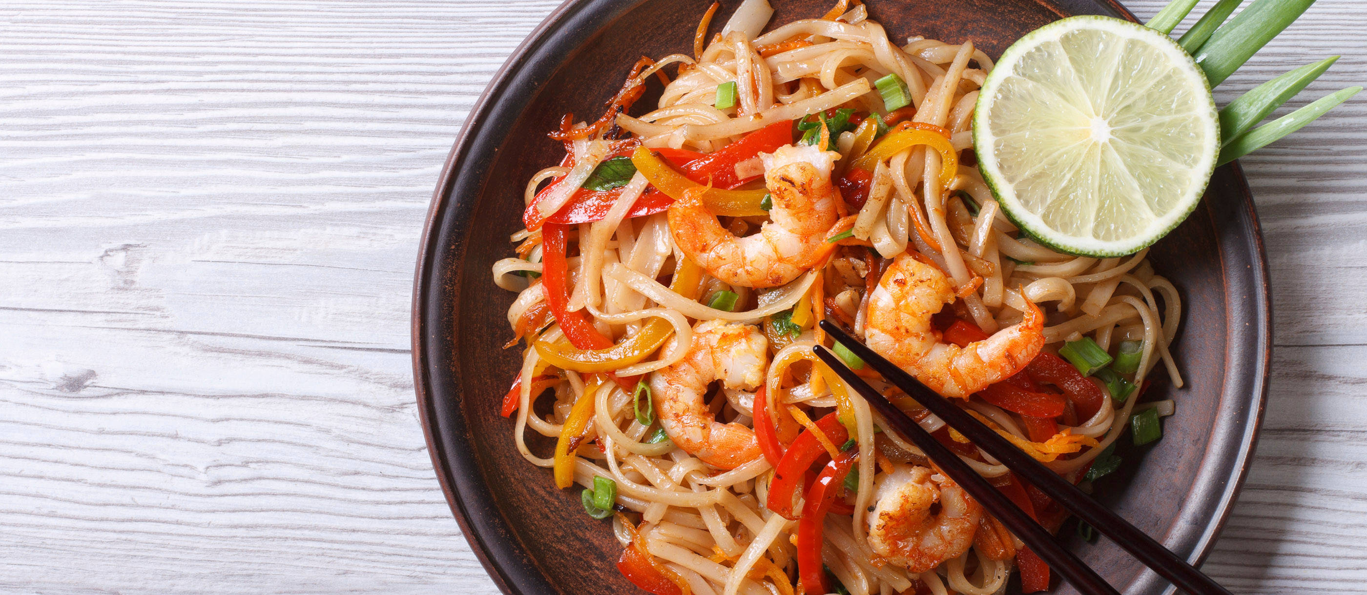 Pad Thai Noodles, peppers, shrimp, 2K Desktop Wallpaper