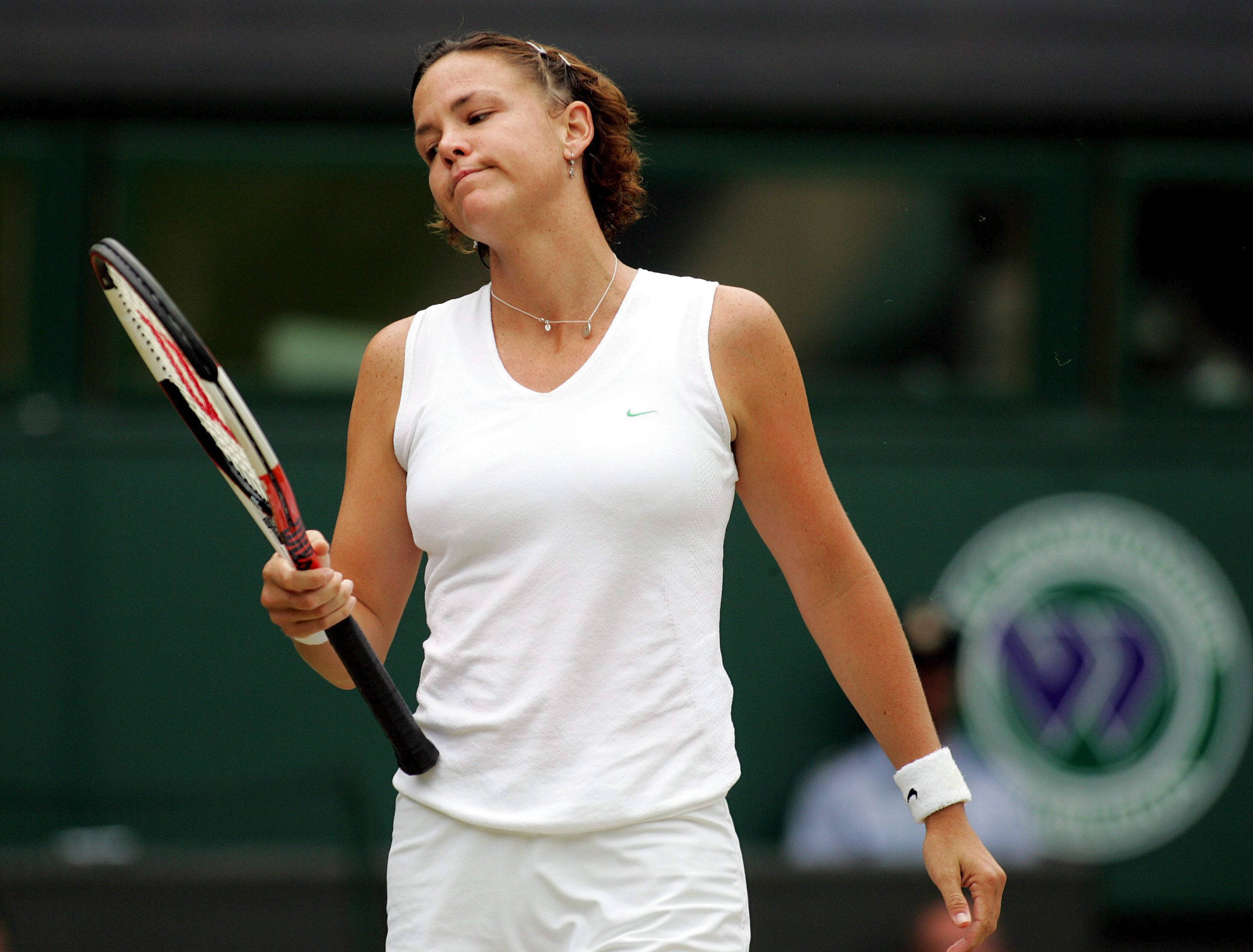 Lindsay Davenport, white attire, tennis match, 2K Desktop Wallpaper