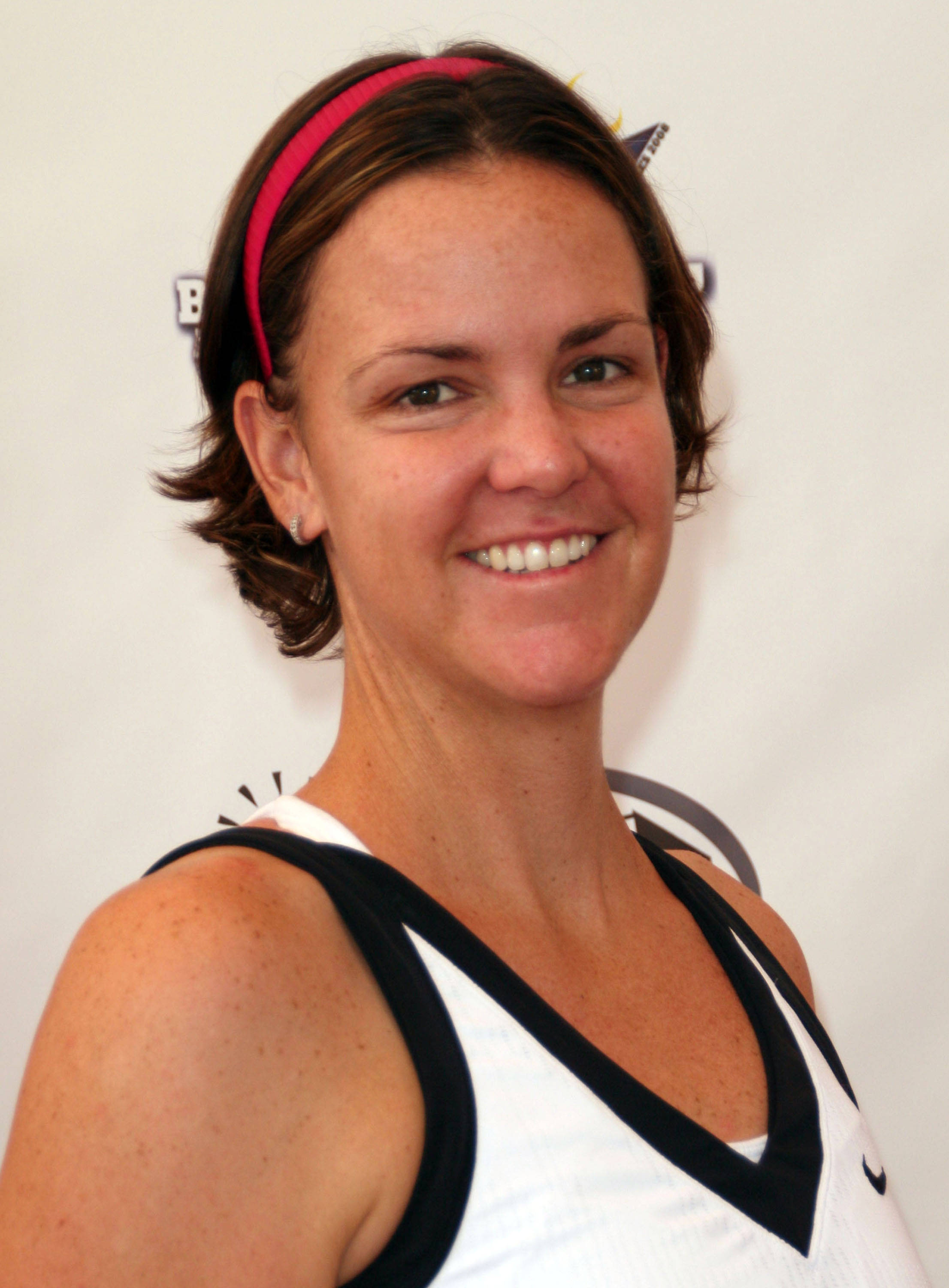 Lindsay Davenport, short brown hair, pink headband, 2K Phone Wallpaper