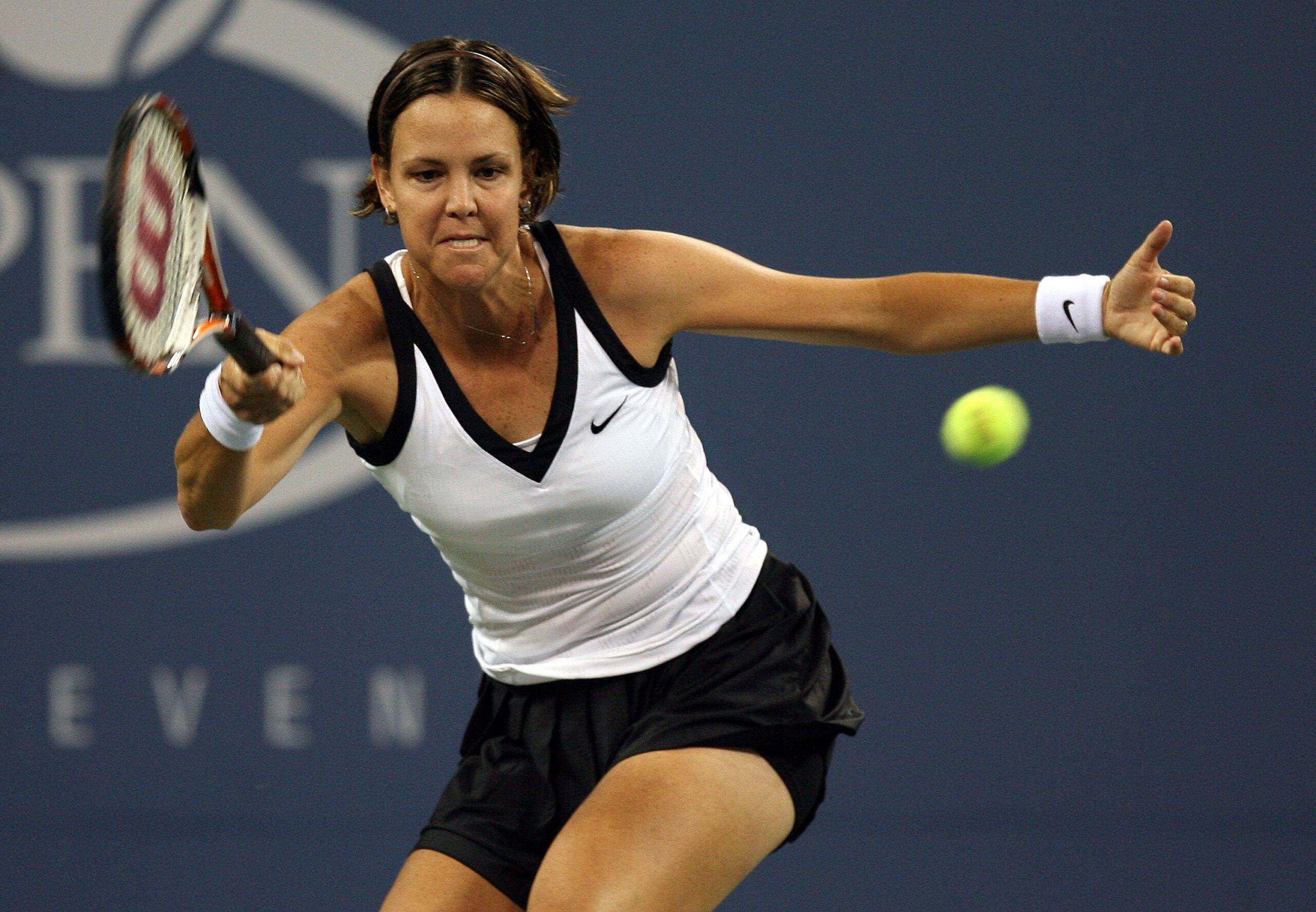 Lindsay Davenport, female tennis player, bright yellow ball, 2K Desktop Wallpaper