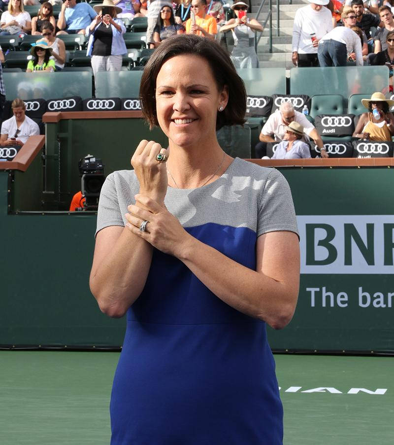Lindsay Davenport, blue and gray dress, green tennis court, SD Phone Wallpaper