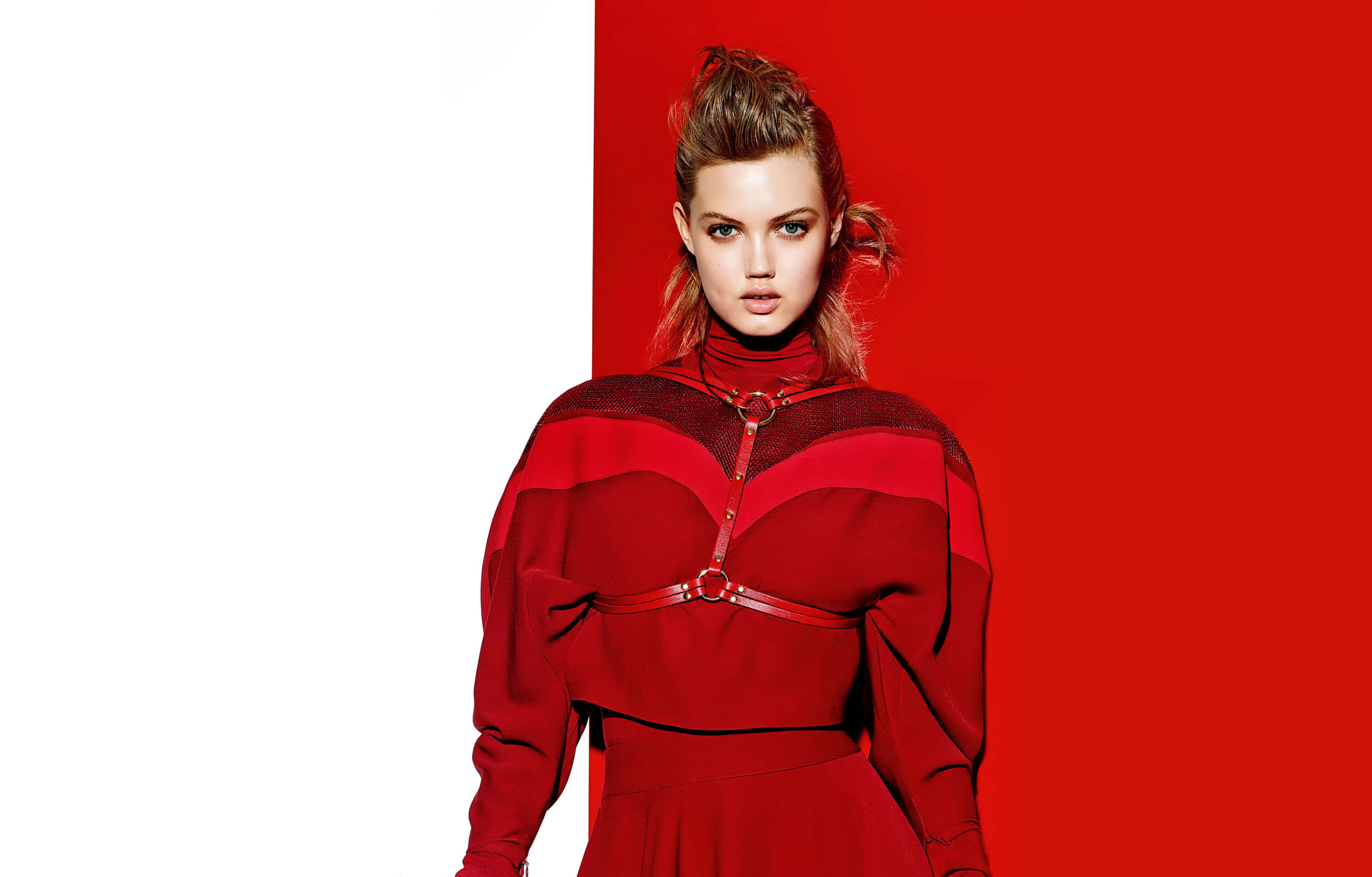 Lindsey Wixson, bold red dress, white and red split background, 2K Desktop Wallpaper