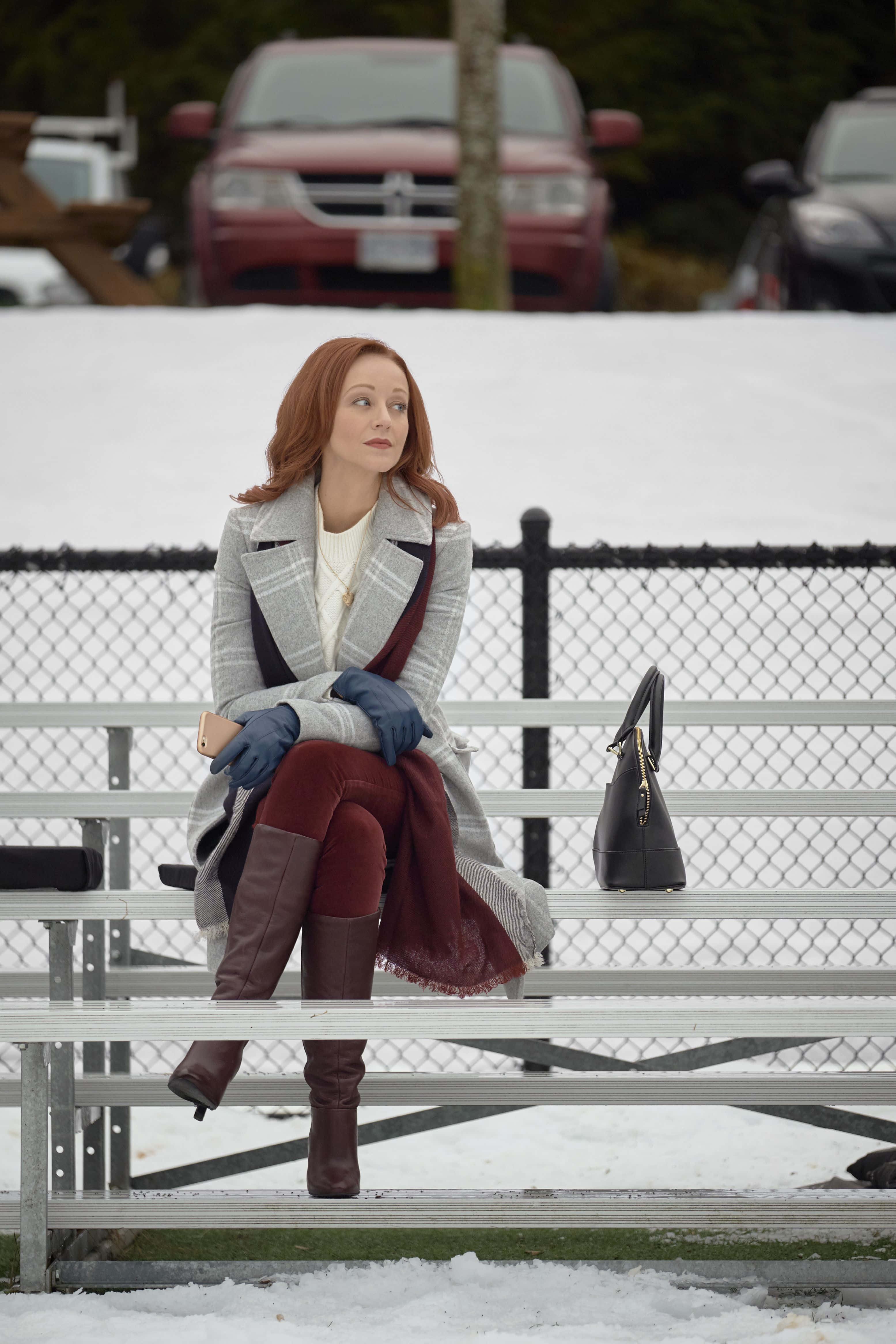 Lindy Booth, winter coat, boots, 4K Phone Wallpaper