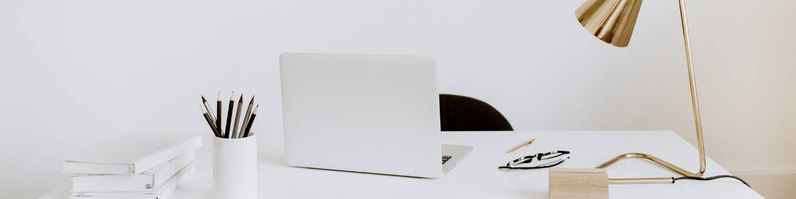 laptop desk, white desk, gold lamp, HD Desktop Wallpaper