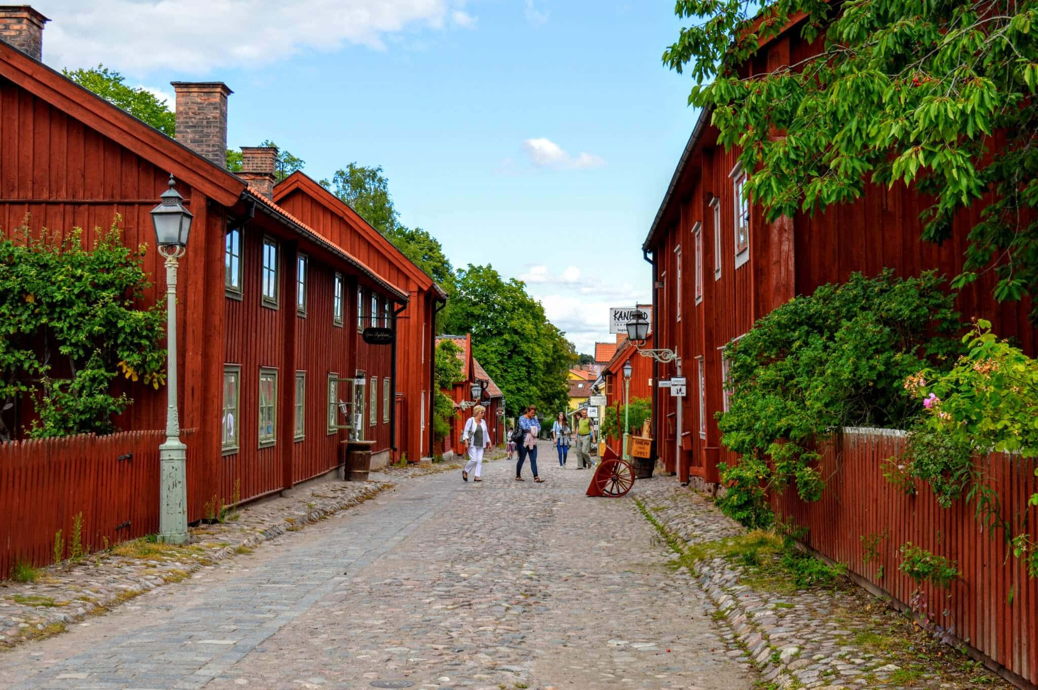 Linköping, traditional red wooden houses, cobblestone street, Full HD Desktop Wallpaper