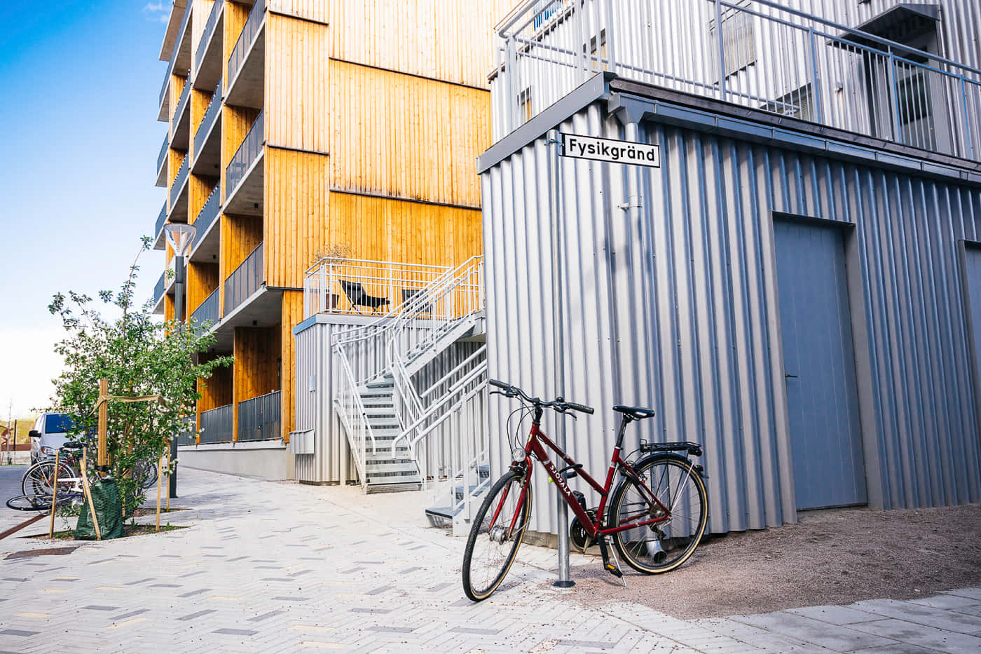 Linköping, modern architecture, red bicycle, HD Desktop Wallpaper