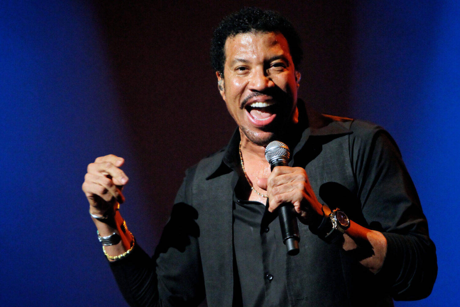 Lionel Richie, dancing on the ceiling, deep blue backdrop, HD Desktop Wallpaper