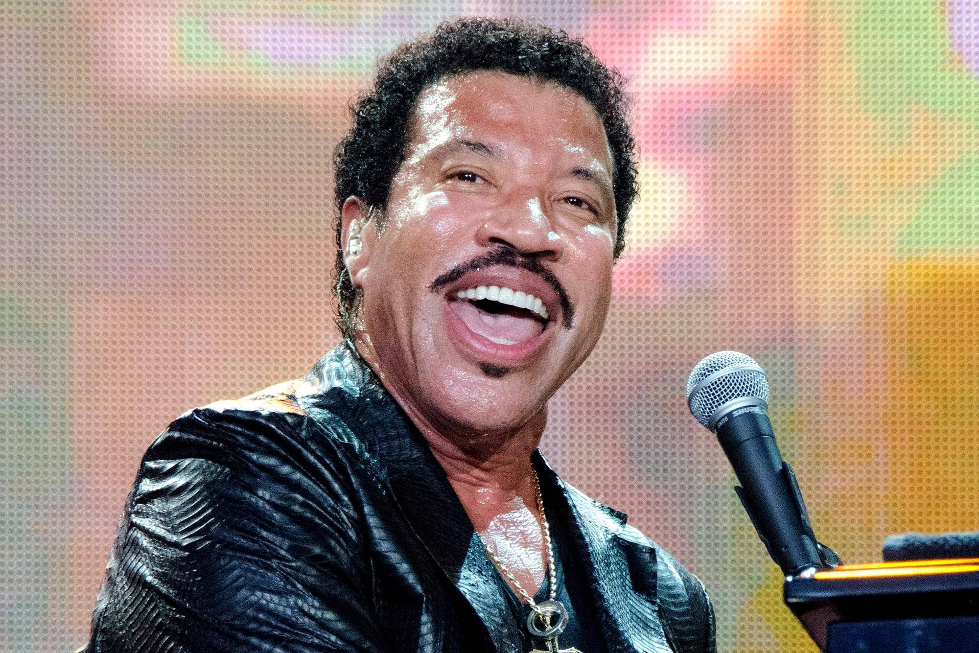 Lionel Richie, microphone, vibrant stage, Full HD Desktop Wallpaper