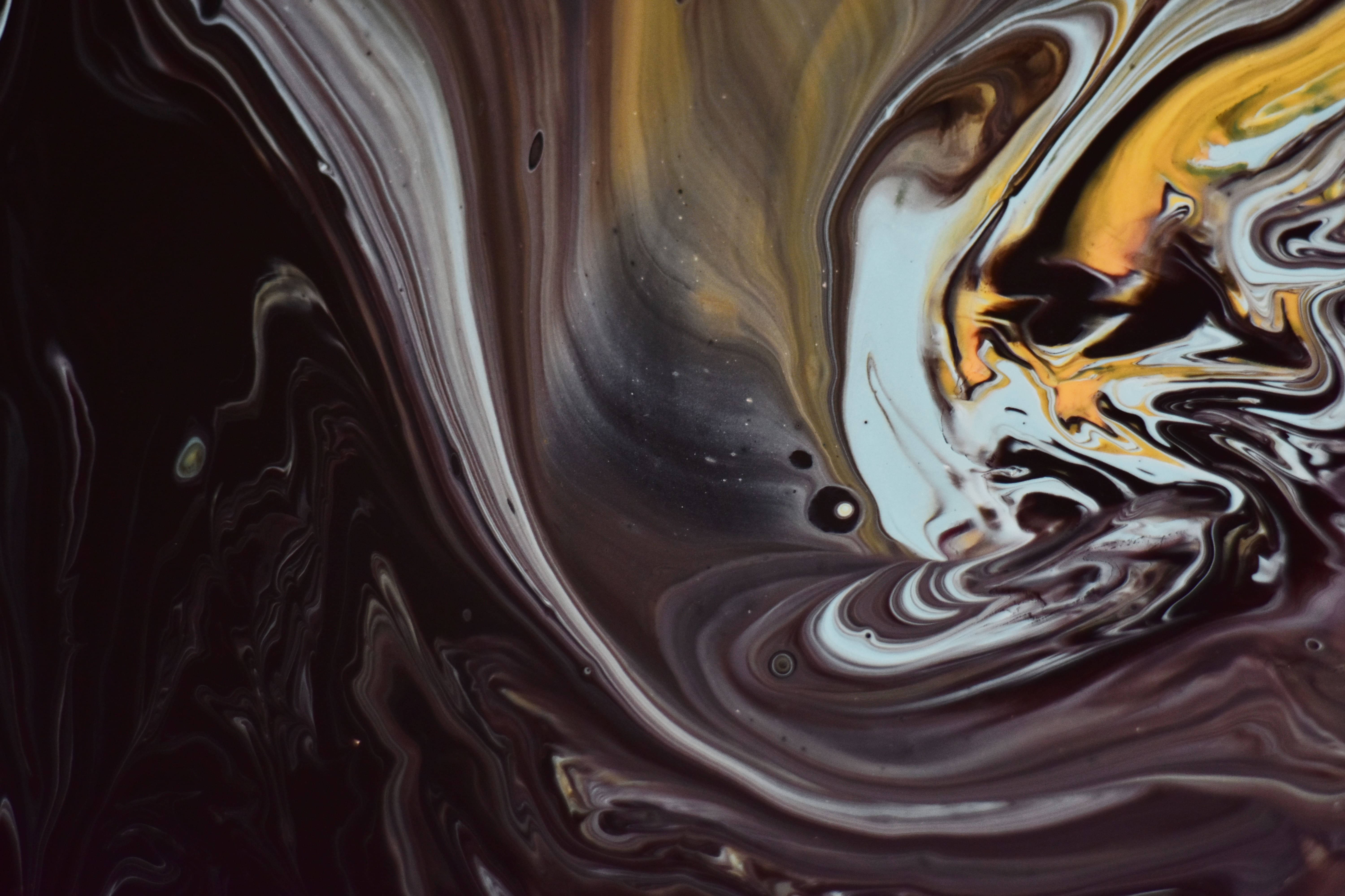 liquid paint swirl, gold, white, 5K Desktop Wallpaper