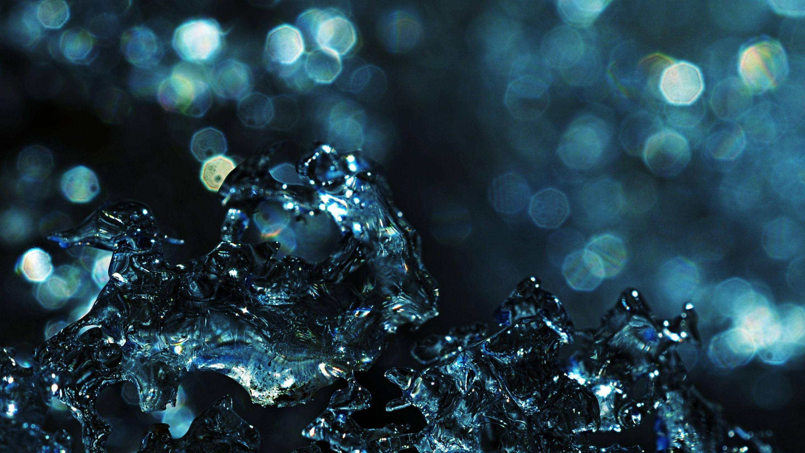 liquid water splash, glistening blue water droplets, mid-air, 2K Desktop Wallpaper