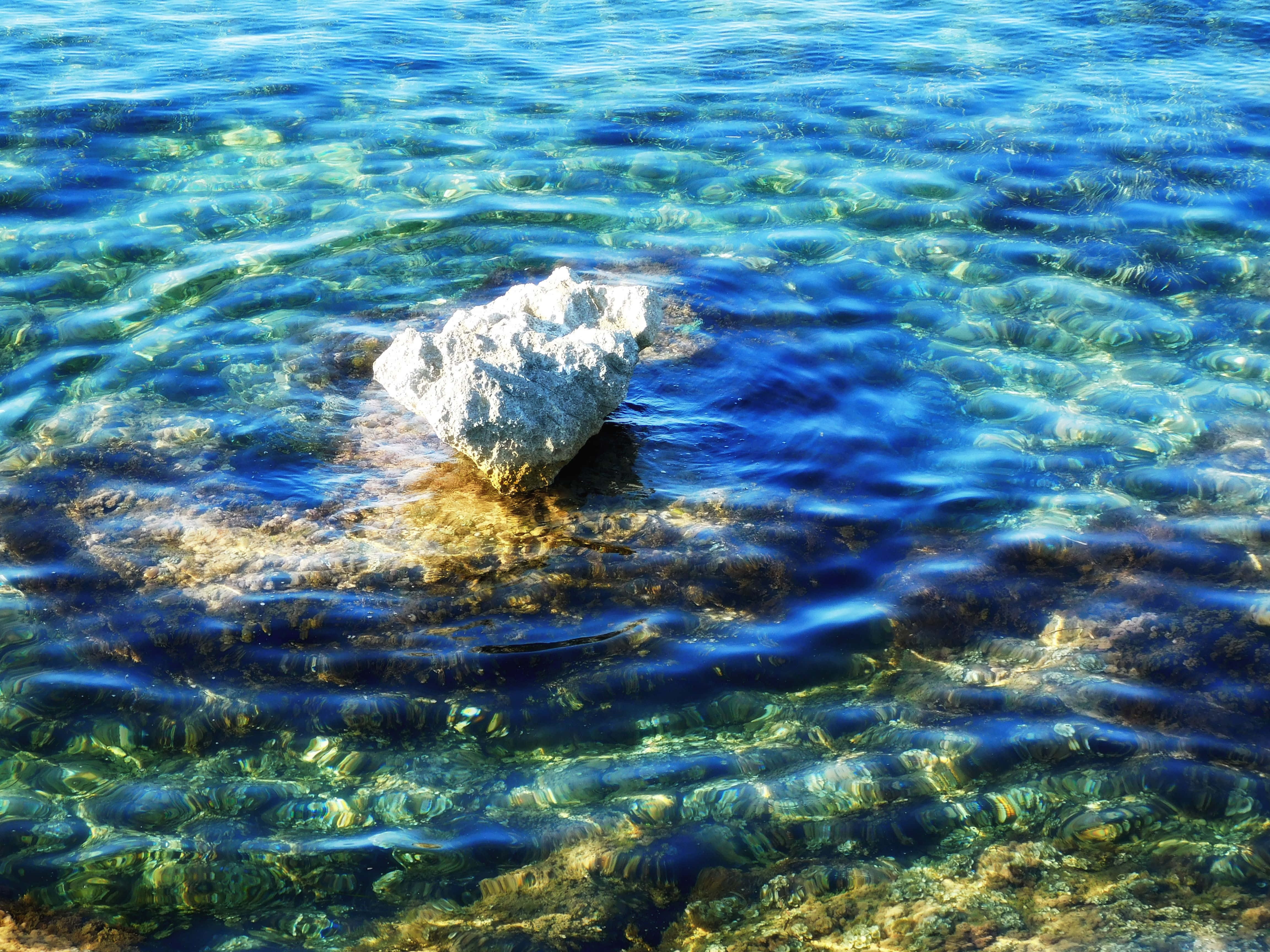Sea, crystal clear turquoise water, sunlit white rock, 4K Desktop Wallpaper