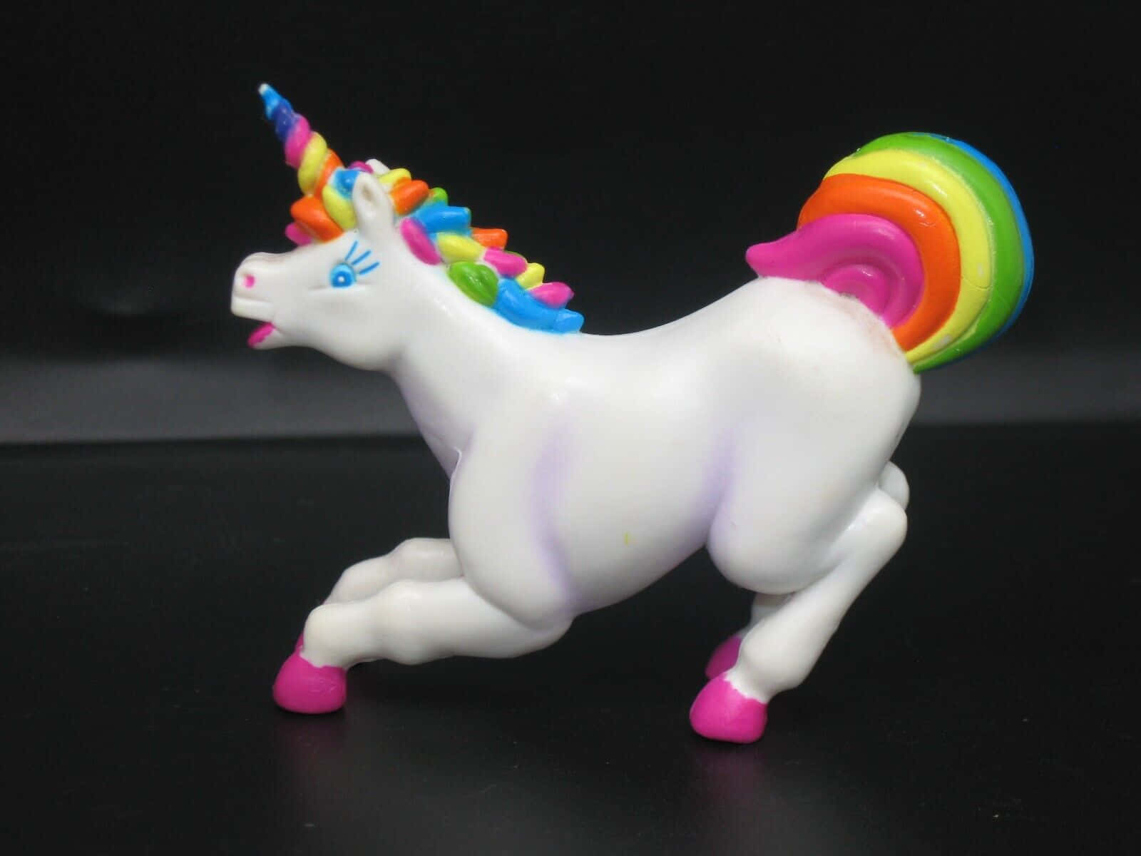 Lisa Frank Unicorn, white plastic unicorn toy, rainbow mane tail, HD Desktop Wallpaper