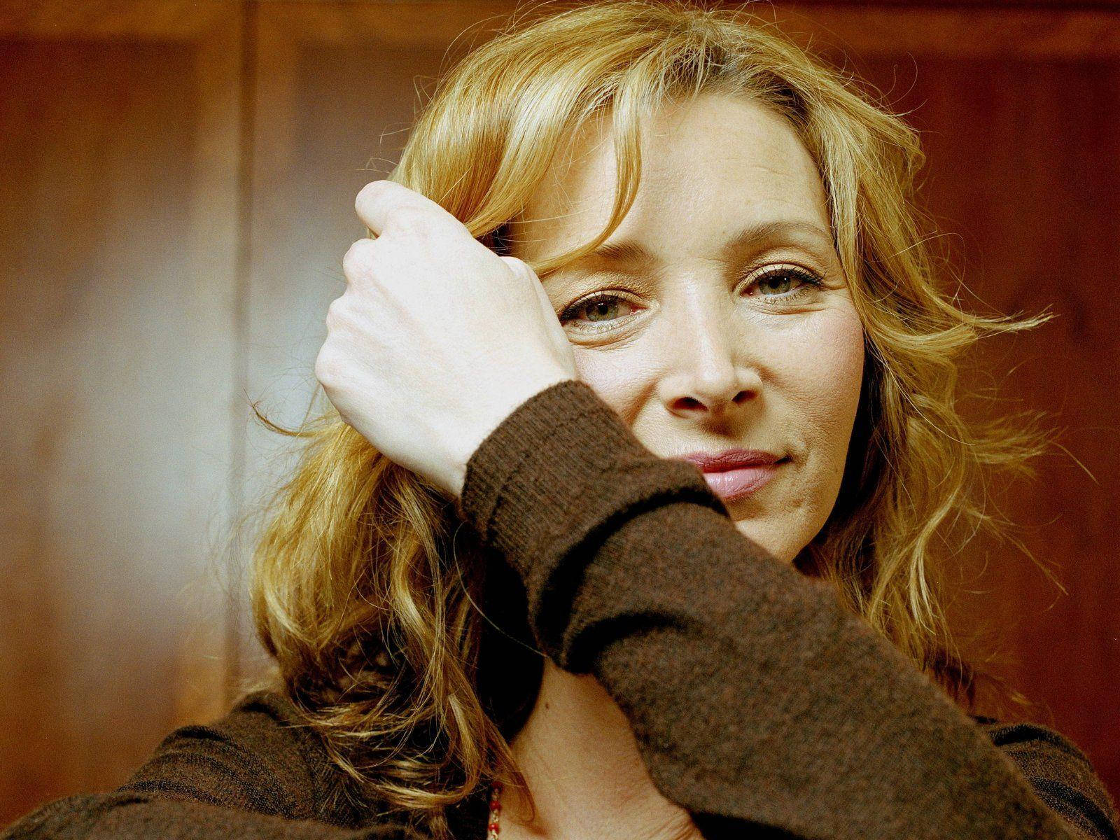 Lisa Kudrow, blonde hair, gentle smile, HD Desktop Wallpaper
