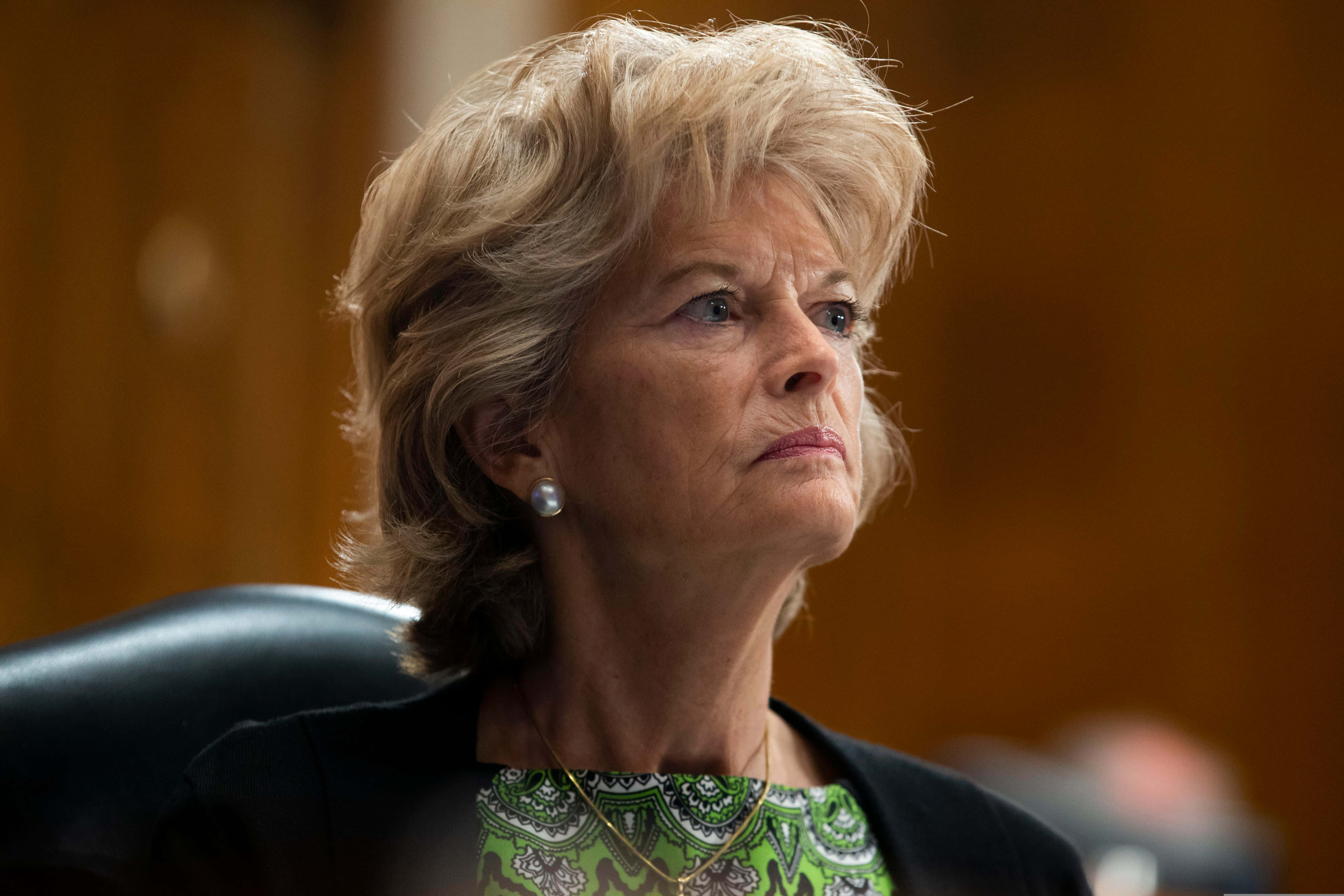 Lisa Murkowski, blonde hair, pearl earrings, 5K Desktop Wallpaper