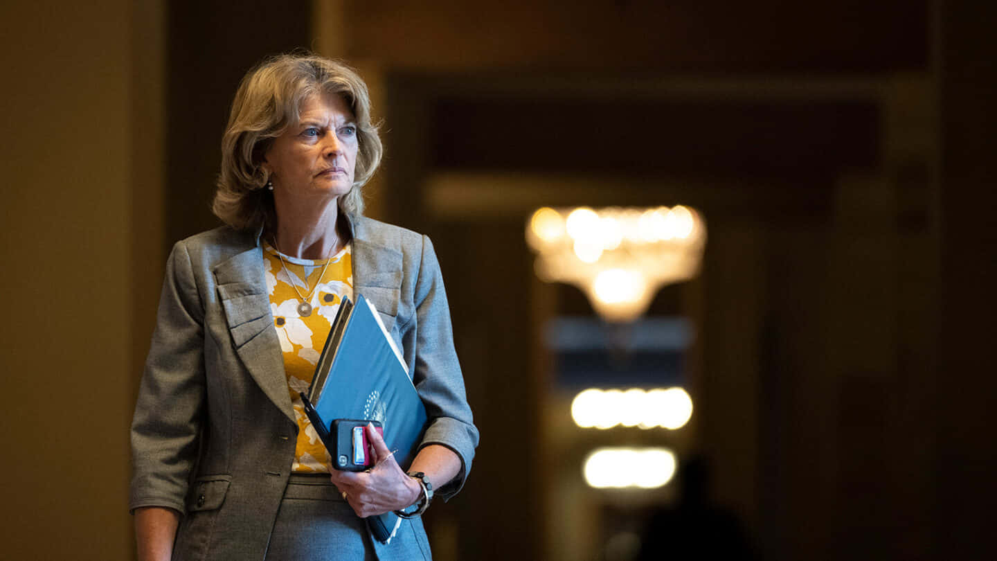 Lisa Murkowski, gray suit, dimly lit hallway, HD Desktop Wallpaper