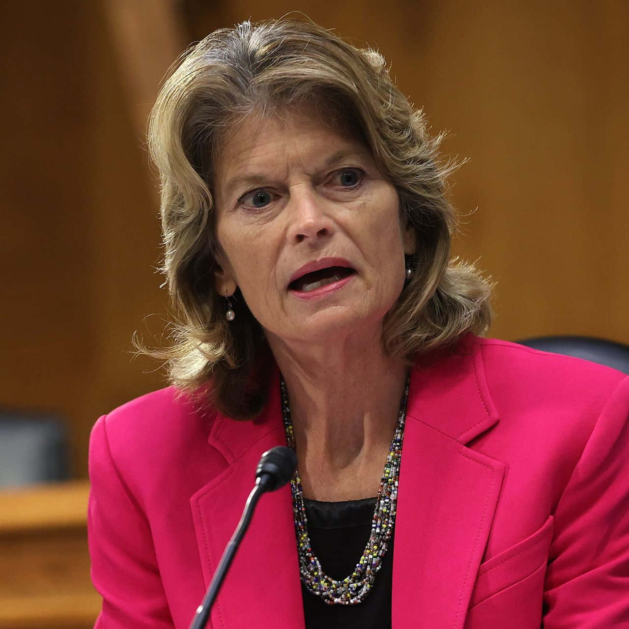 Lisa Murkowski, bright pink blazer, microphone, HD Desktop Wallpaper
