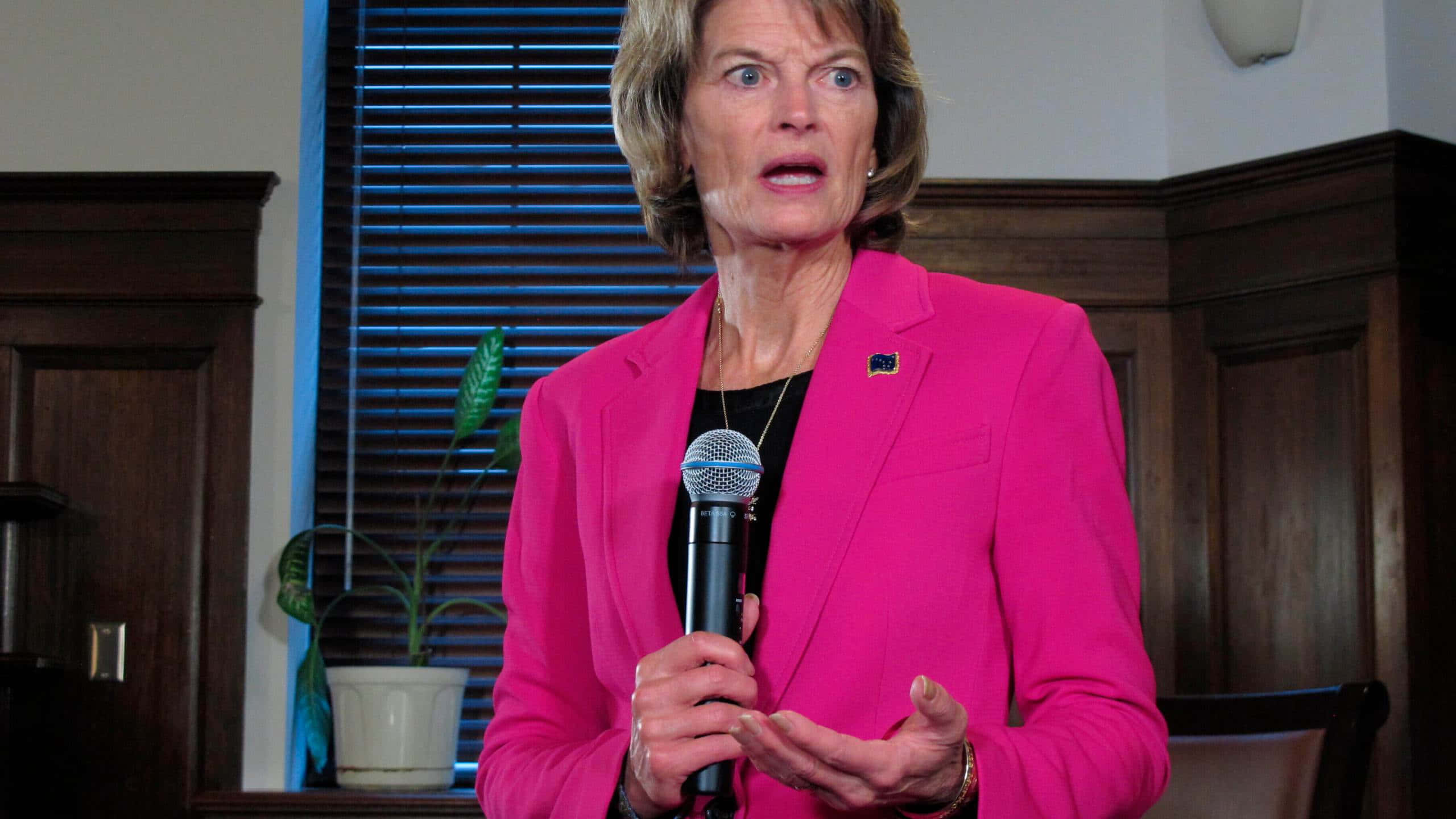 Lisa Murkowski, bright pink blazer, microphone, 2K Desktop Wallpaper