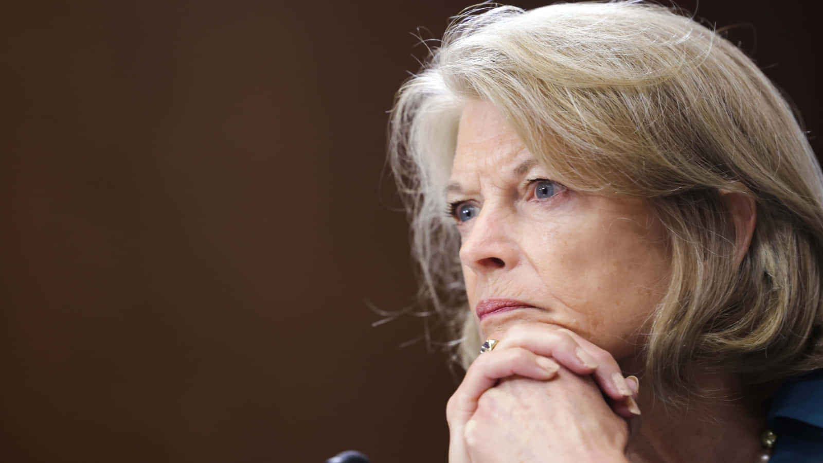 Lisa Murkowski, blonde hair, clasped hands, HD Desktop Wallpaper