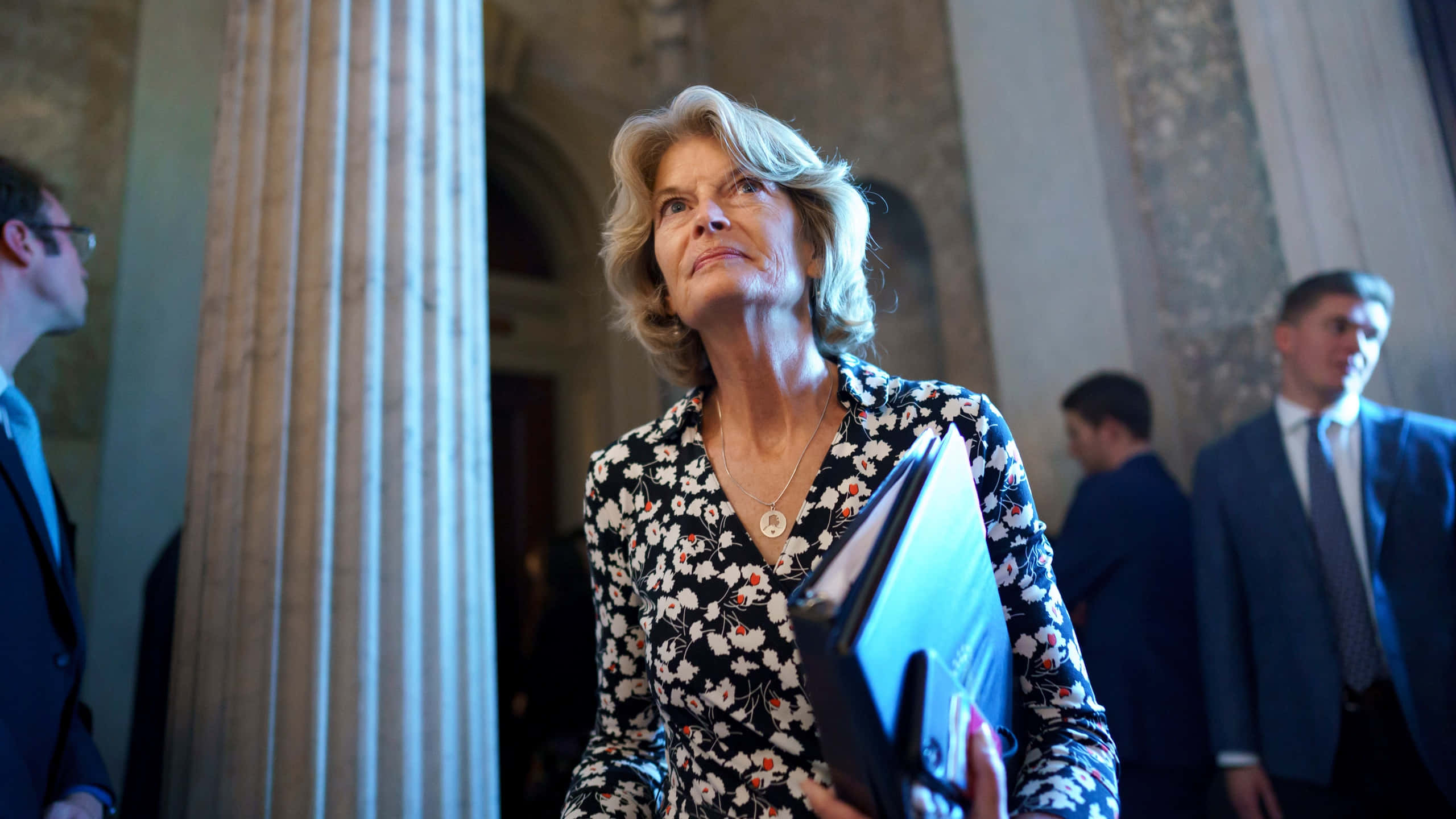 Lisa Murkowski, floral blouse, grand hall, 2K Desktop Wallpaper
