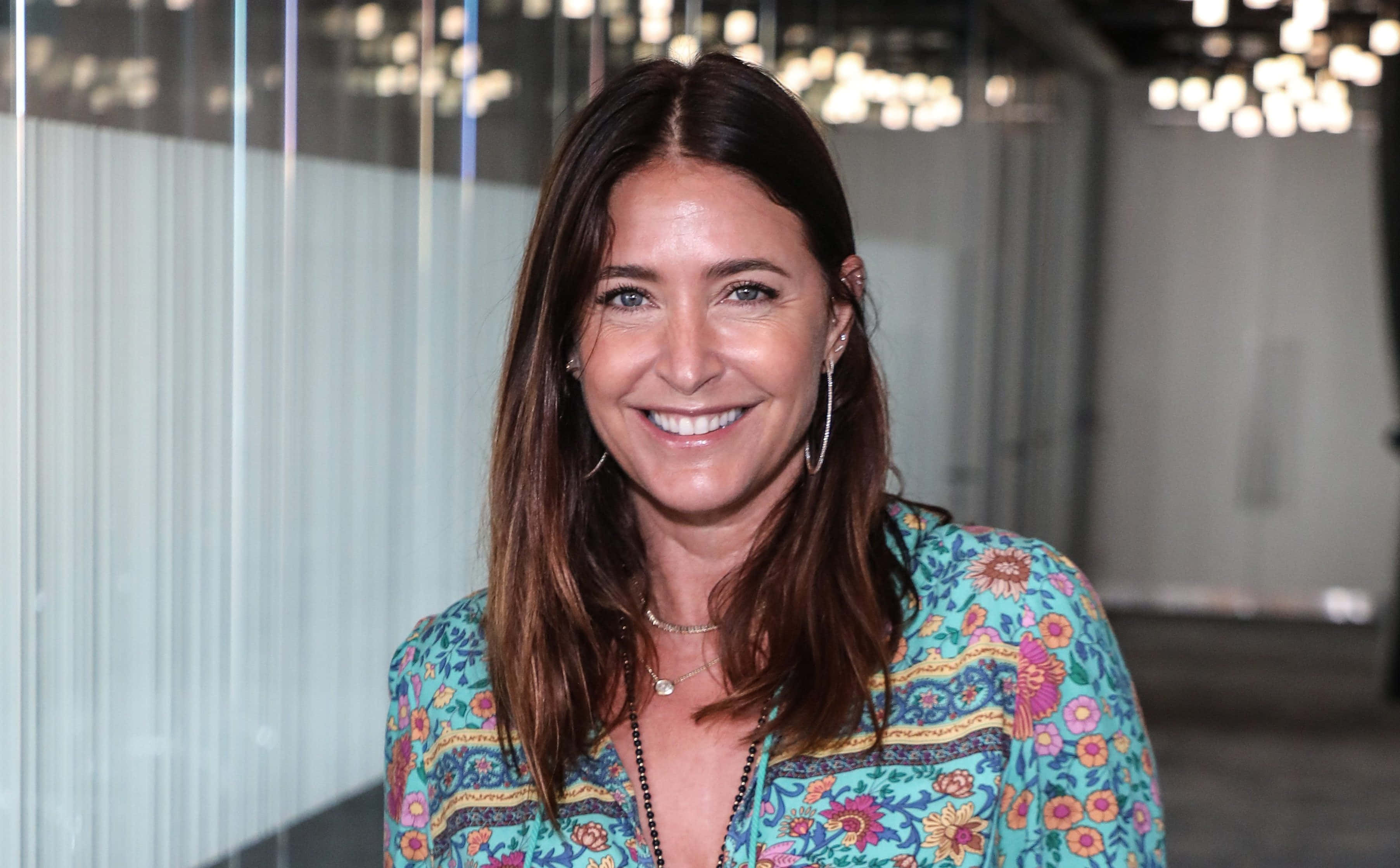 Lisa Snowdon, colorful floral blouse, modern office, 2K Desktop Wallpaper