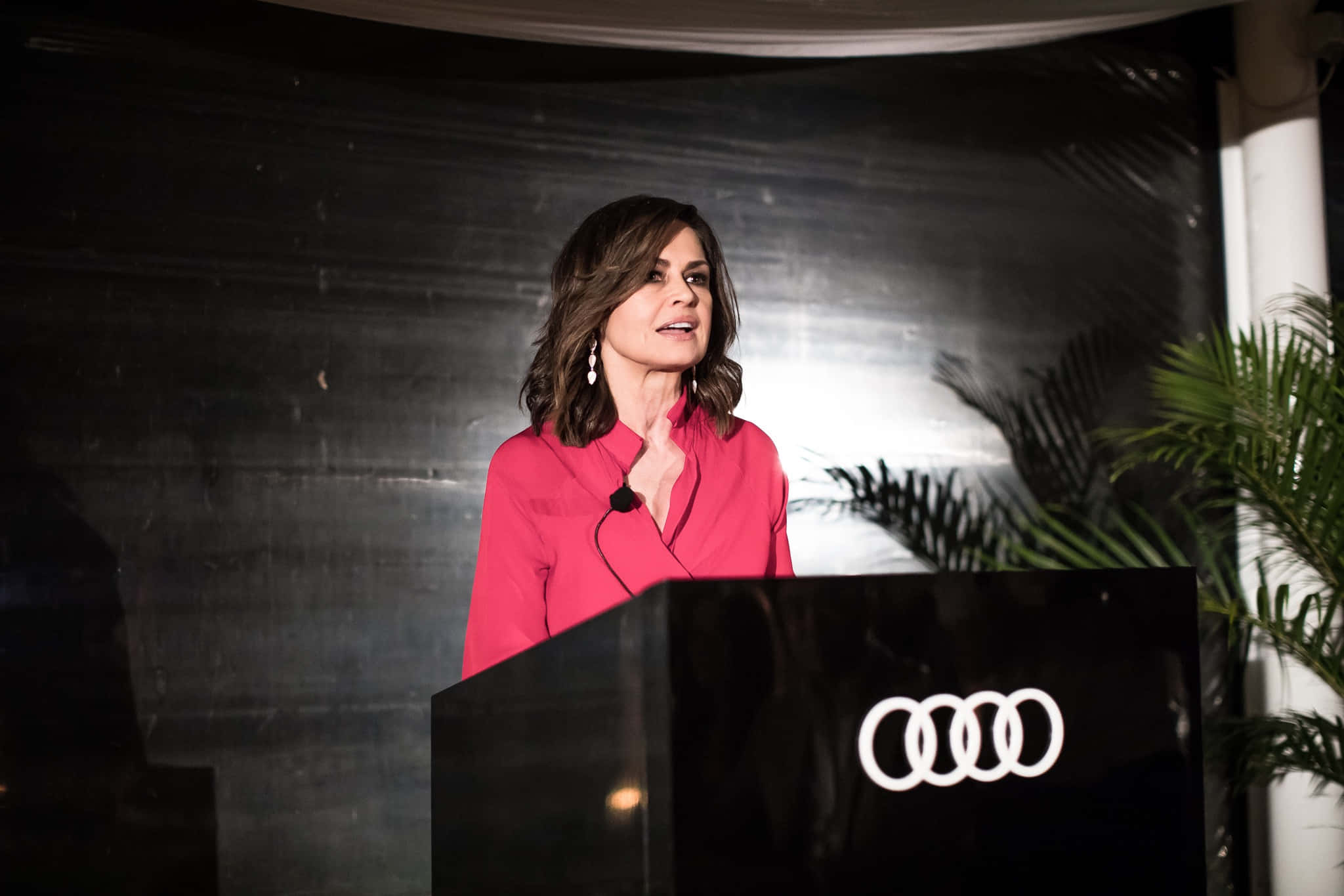 Lisa Wilkinson, vibrant pink blouse, black Audi podium, Full HD Desktop Wallpaper