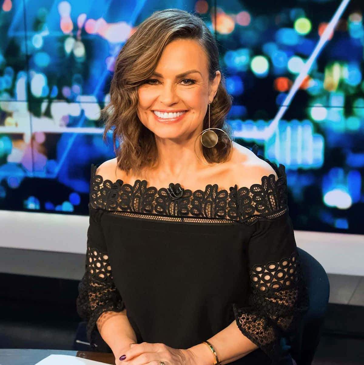 Lisa Wilkinson, black lace top, news desk, SD Phone Wallpaper