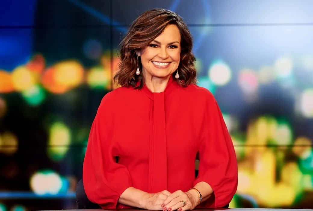 Lisa Wilkinson, vibrant red blouse, desk, SD Desktop Wallpaper