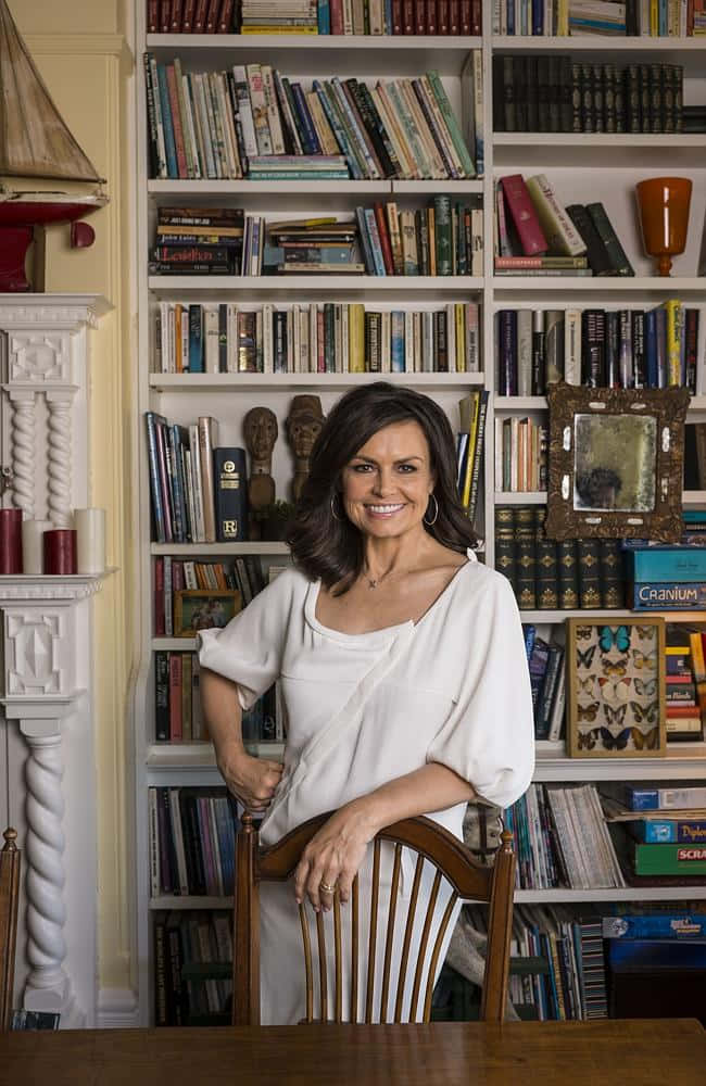 Lisa Wilkinson, white dress, wooden chair, SD Phone Wallpaper