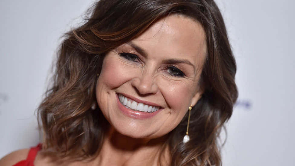 Lisa Wilkinson, wavy brown hair, red attire, SD Desktop Wallpaper