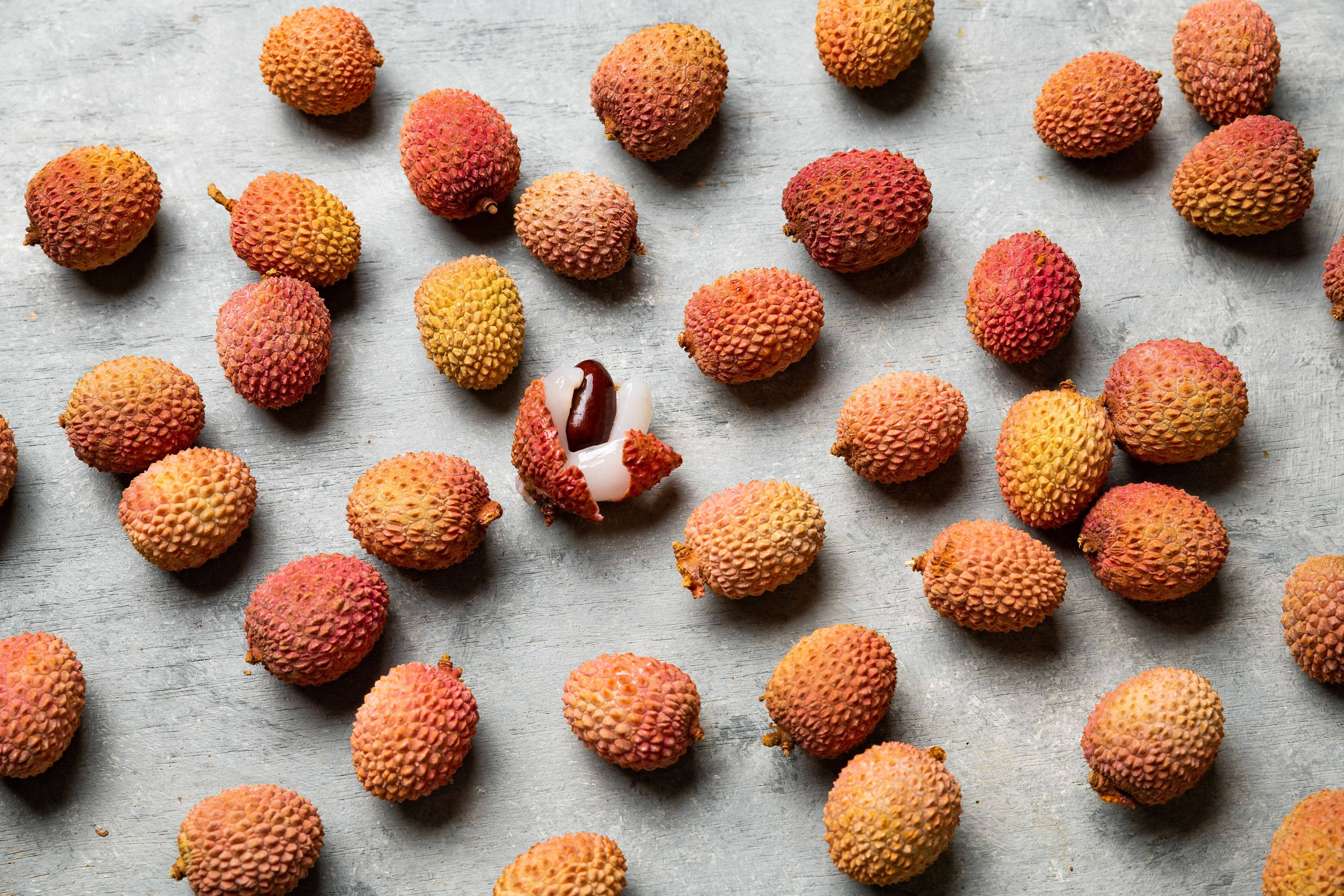 Litchi, juicy white flesh, dark seed, 2K Desktop Wallpaper