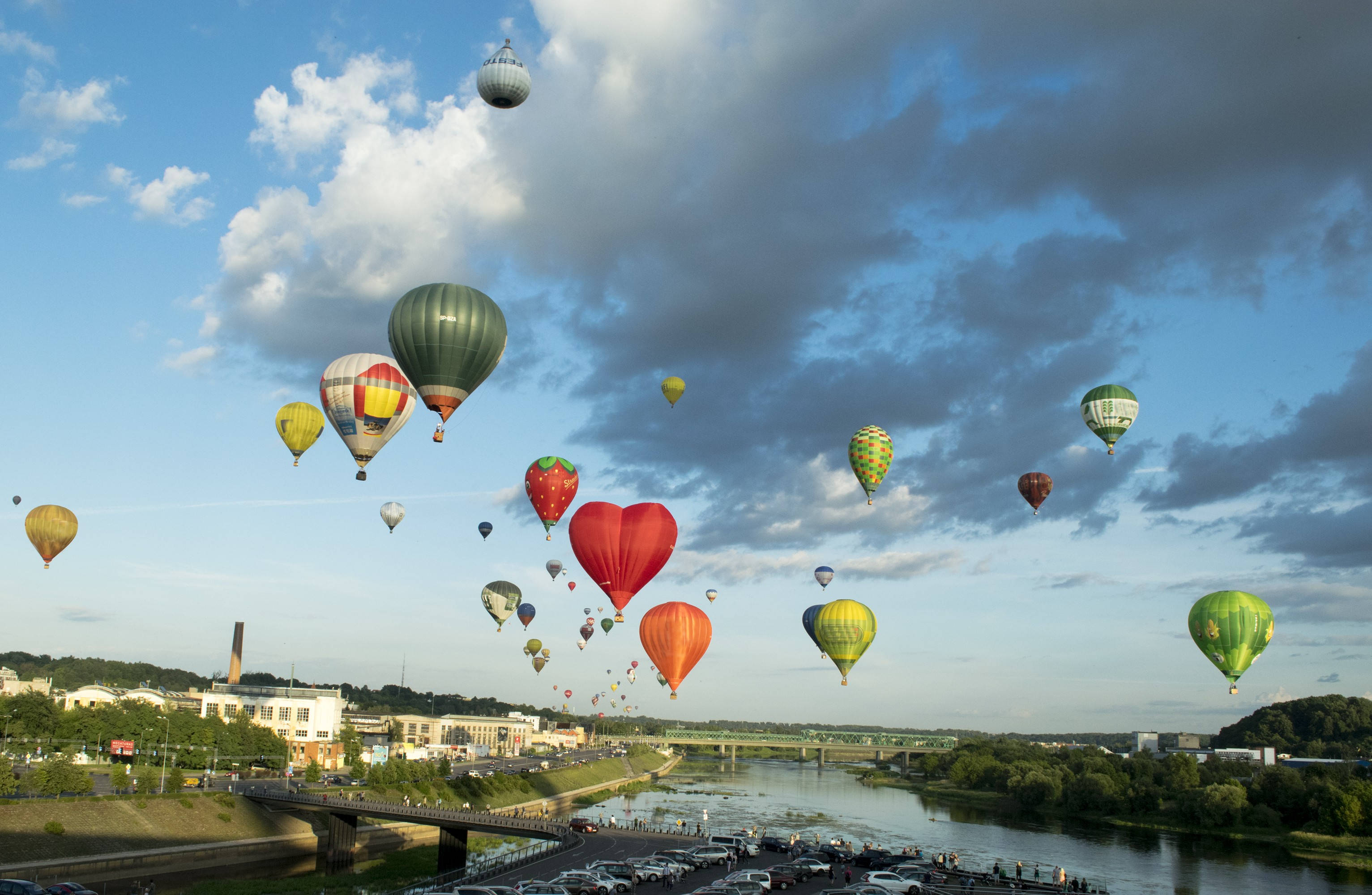 hot air balloons, Lithuania, river, 2K Desktop Wallpaper