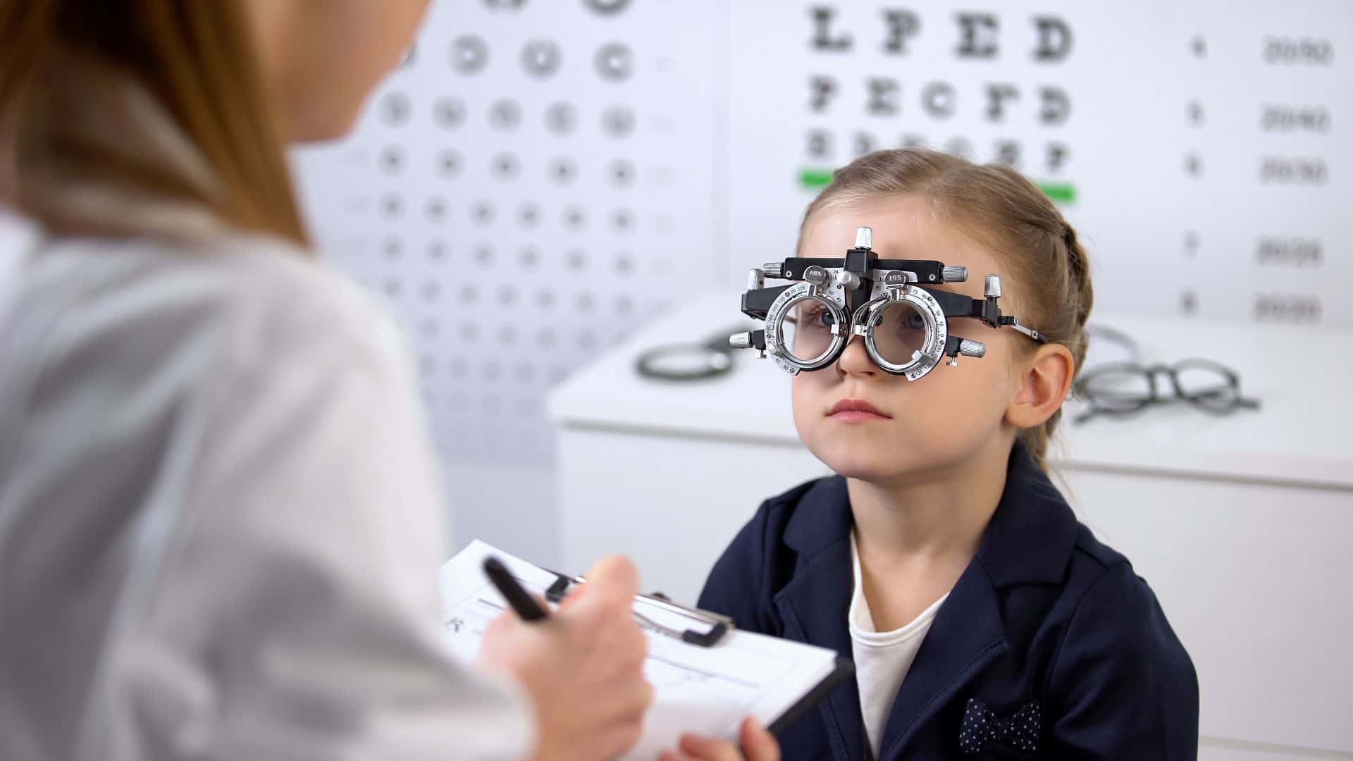 young girl, eye examination equipment, optometrist, Full HD Desktop Wallpaper