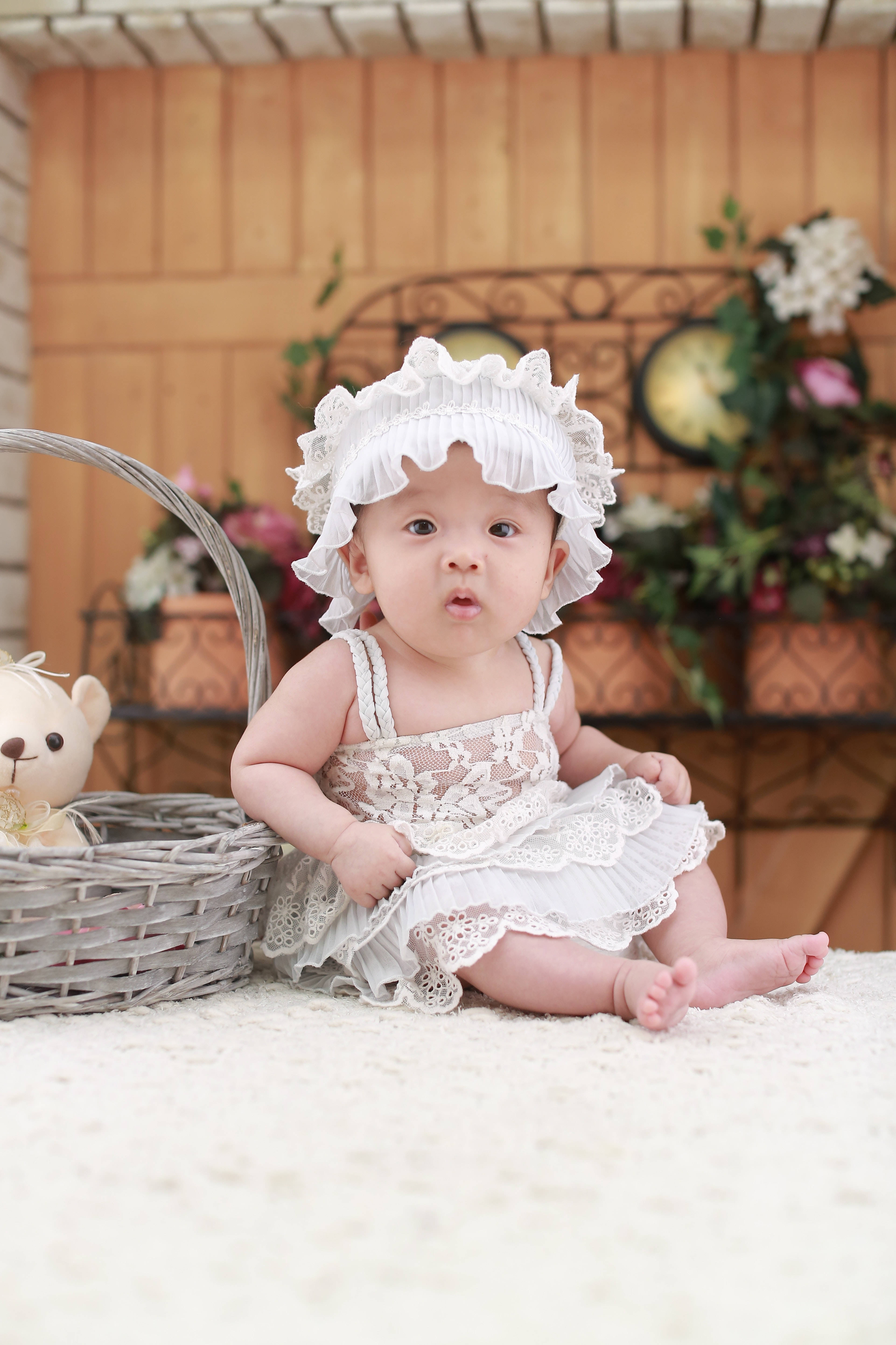 white lace dress, frilly bonnet, wicker basket, 5K Phone Wallpaper