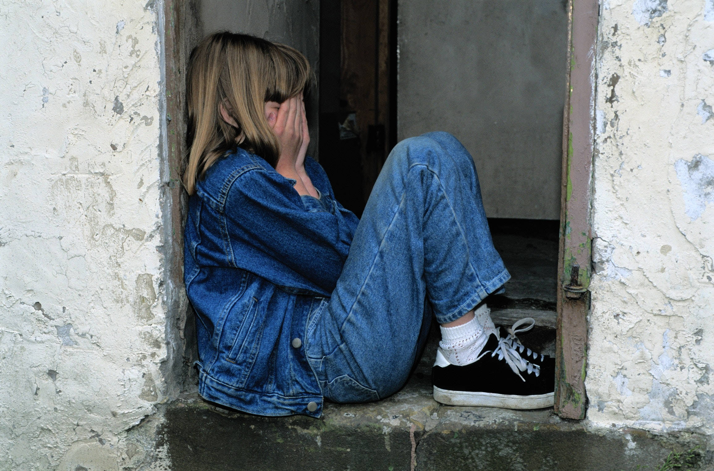 young girl, denim, doorway, Full HD Desktop Wallpaper