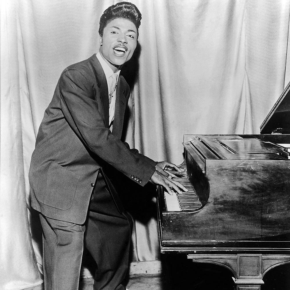 Little Richard, grand piano, draped curtain, SD Desktop Wallpaper
