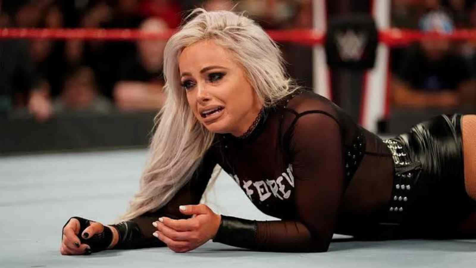 Liv Morgan, wrestling mat, black gear, HD Desktop Wallpaper