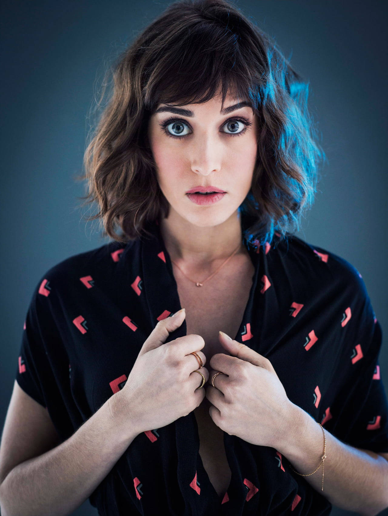 Lizzy Caplan, blue eyes, wavy brown hair, HD Phone Wallpaper