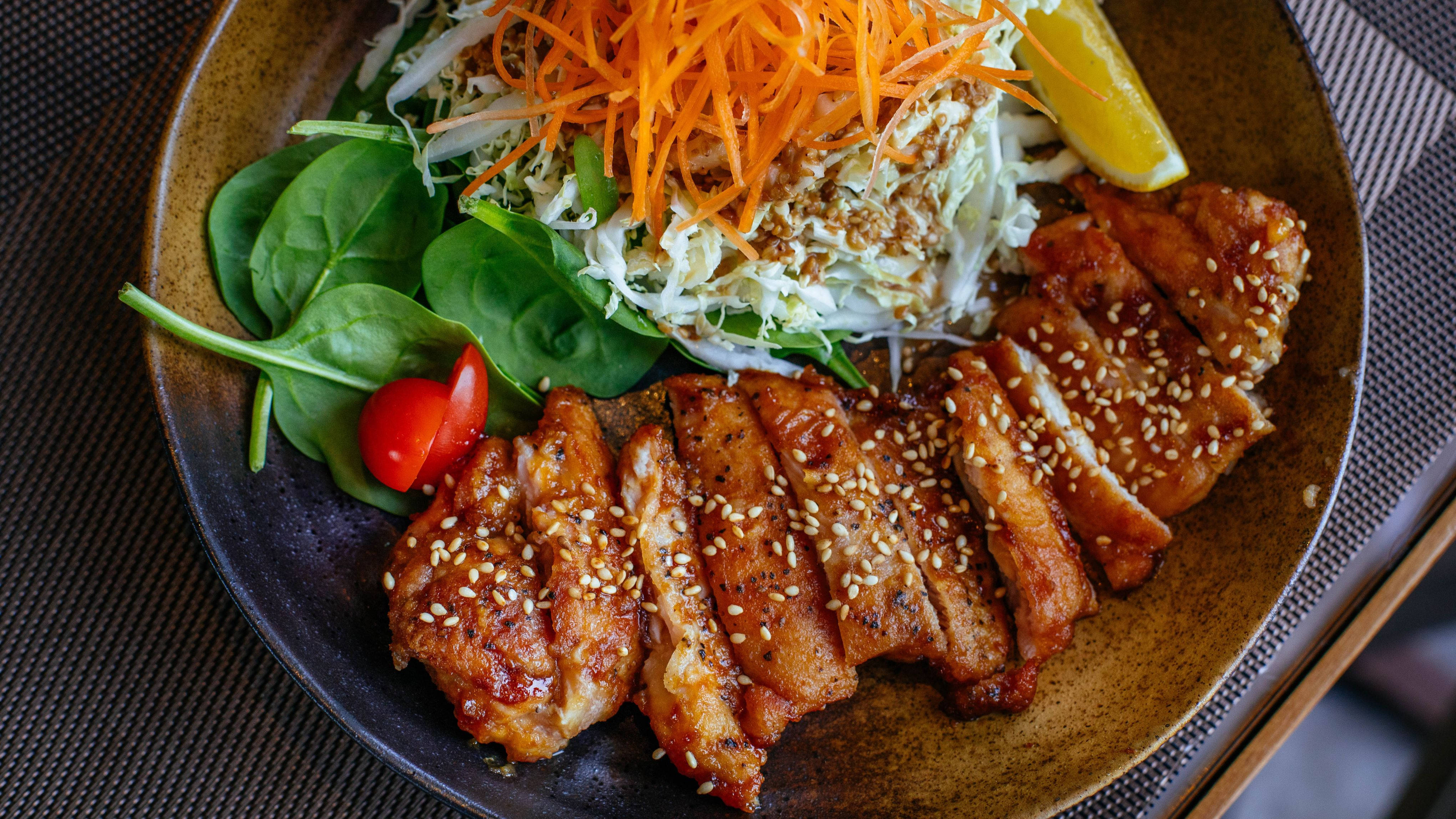 grilled chicken bowl, shredded carrots, cabbage, 4K Desktop Wallpaper