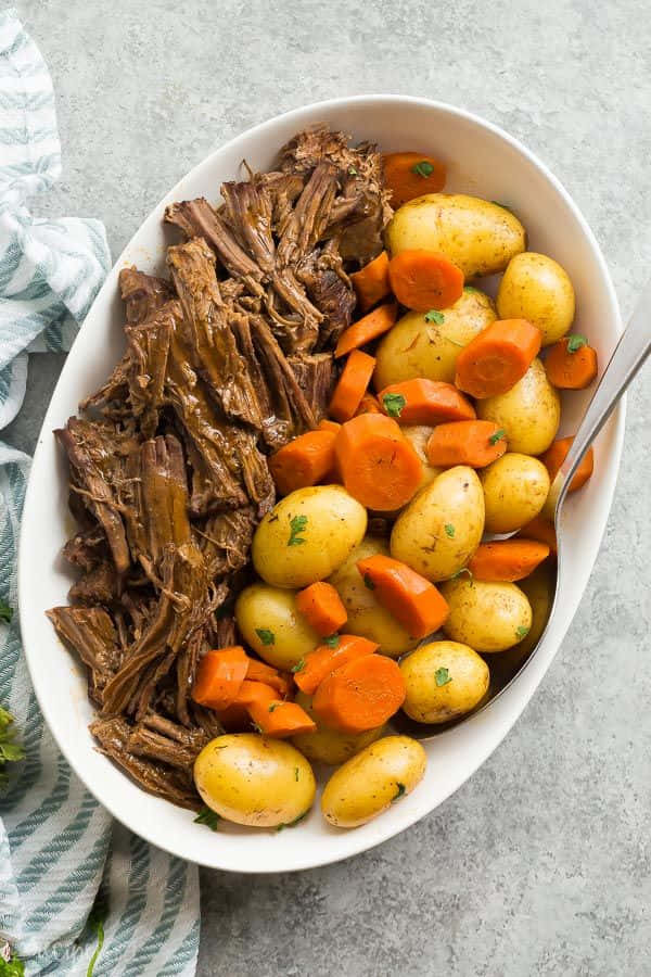 white oval dish, tender shredded beef, carrots, SD Phone Wallpaper
