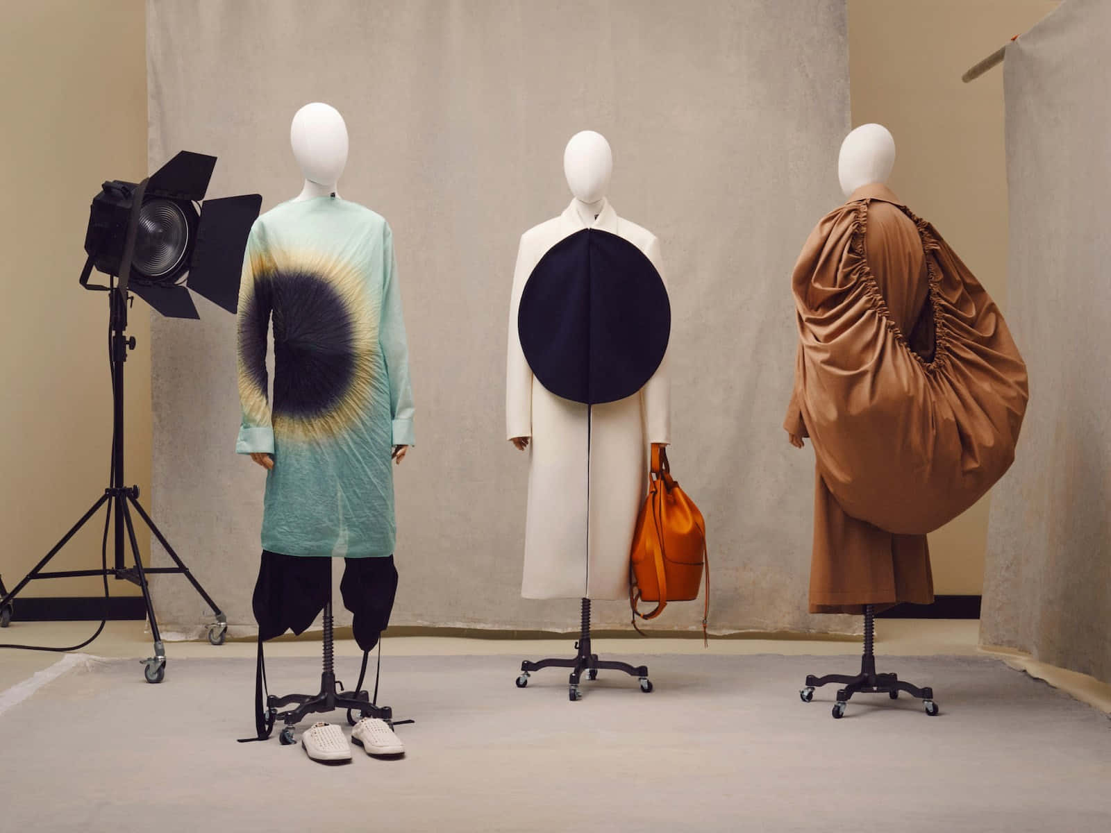 Loewe, mannequins, avant-garde fashion, HD Desktop Wallpaper
