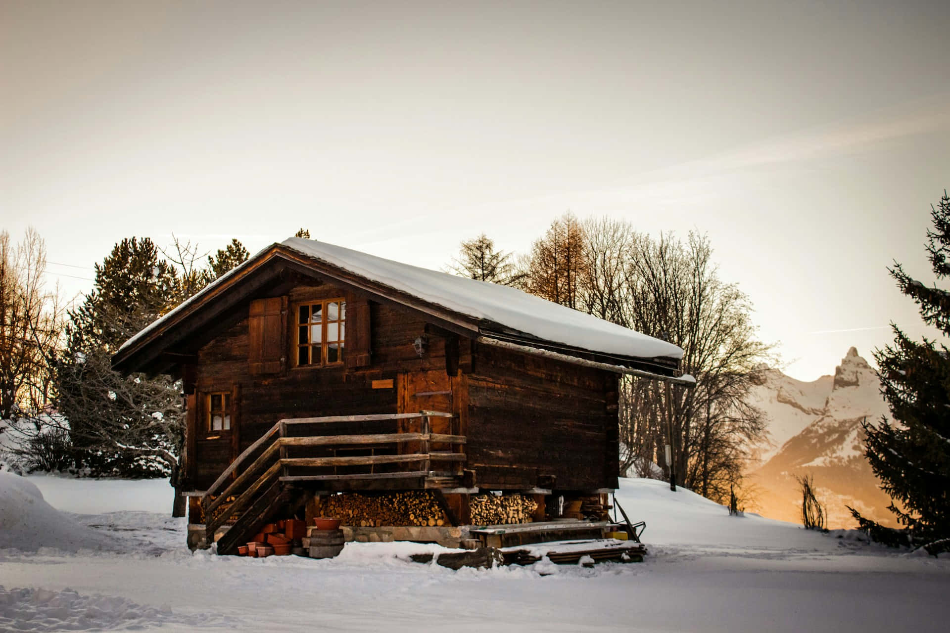 winter wooden cabin, snowy winter mountains, golden sunset light, Full HD Desktop Wallpaper